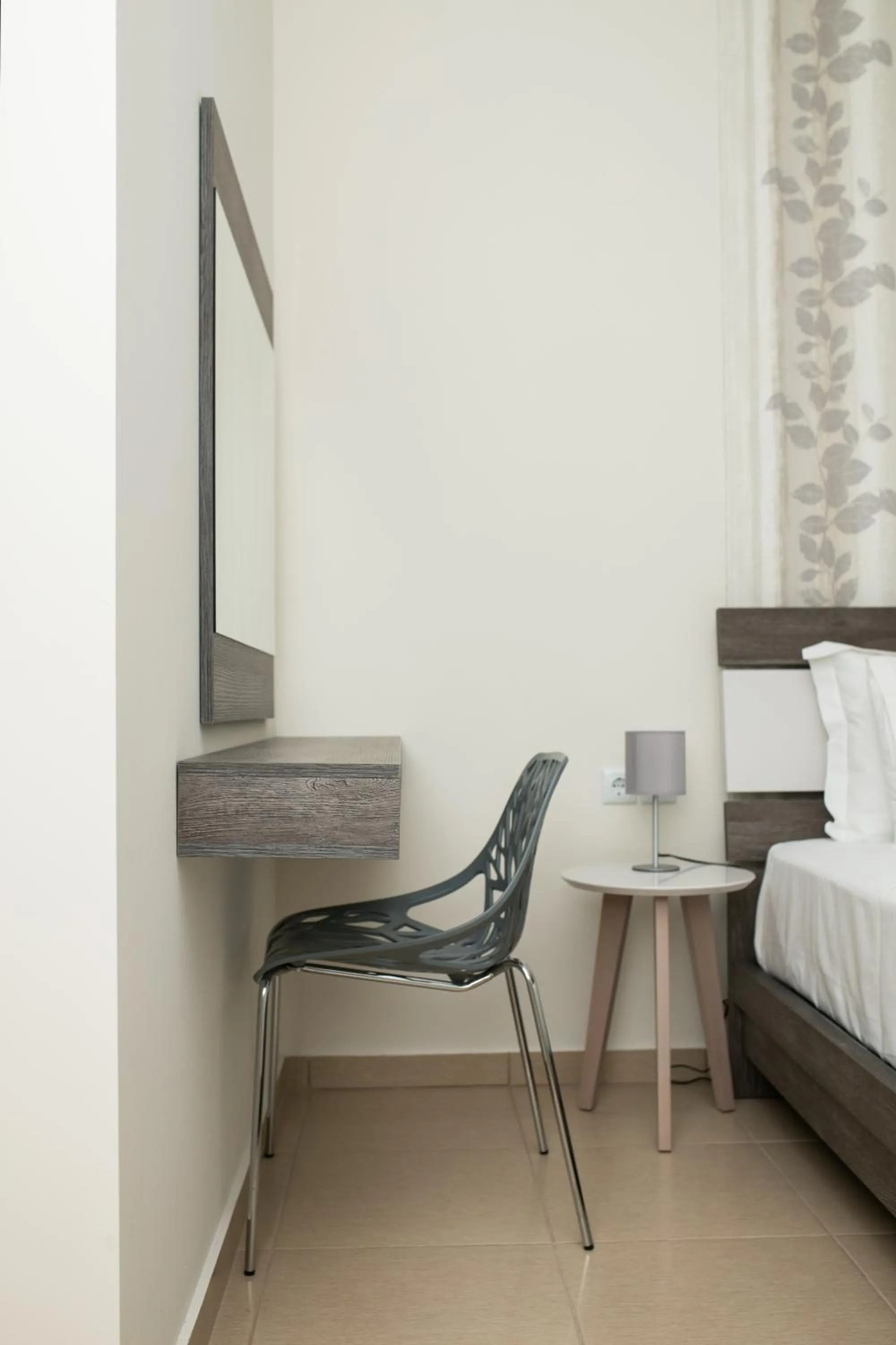 hair dresser, Bed in Gmare