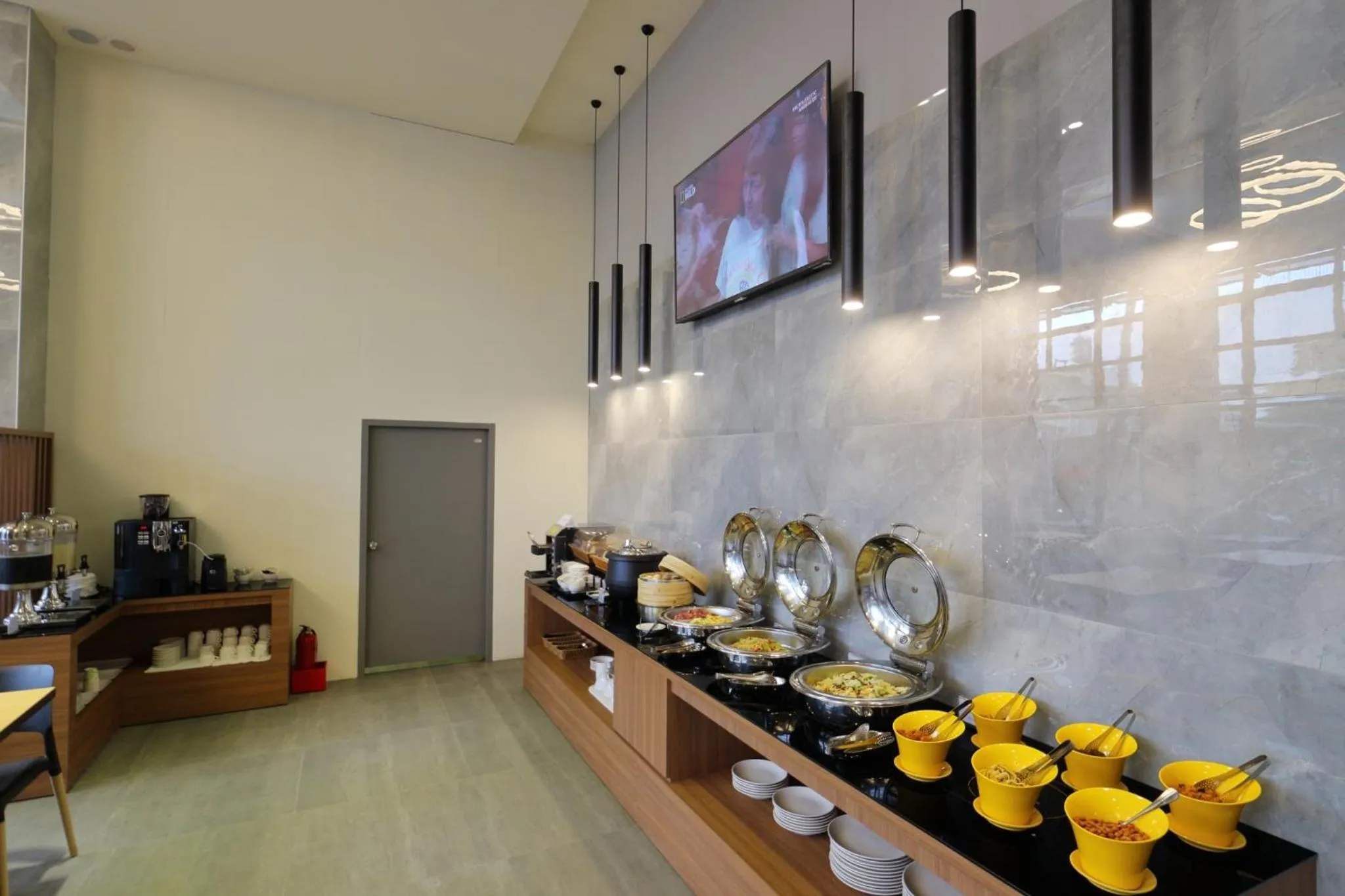 Restaurant/places to eat in KET Hotel