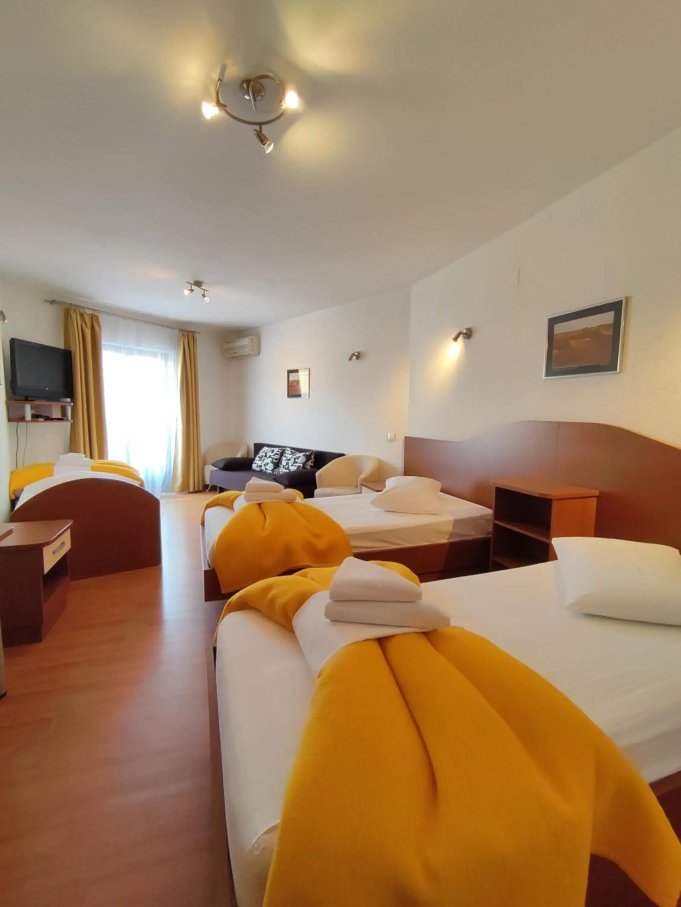 Comfort Triple Room in Hotel Prvan Comfort Triple Room in Hotel Prvan