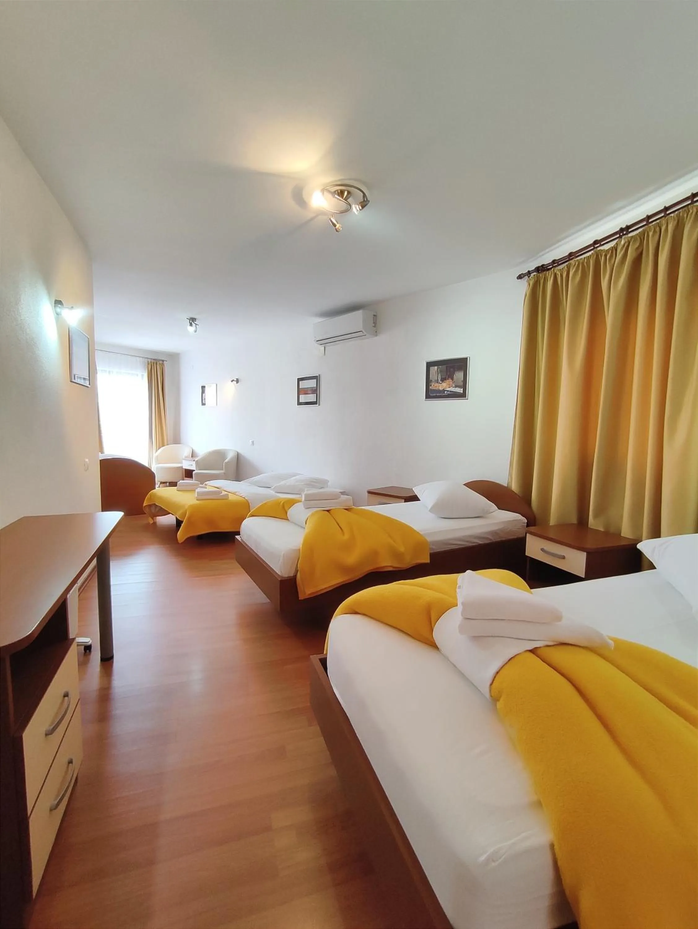 Property building, Bed in Hotel Prvan