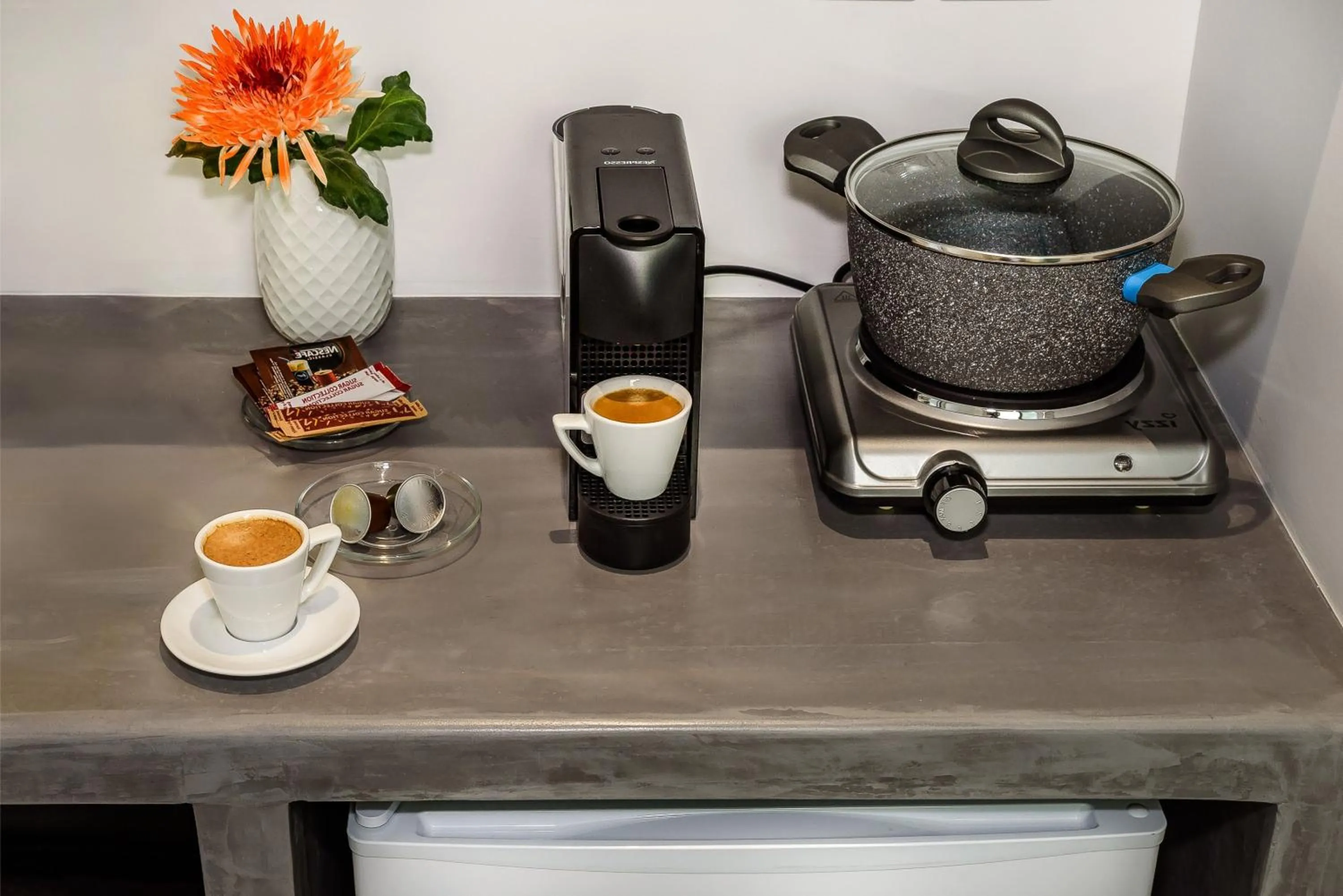 Coffee/tea facilities in Solar Apartments by Amara Living