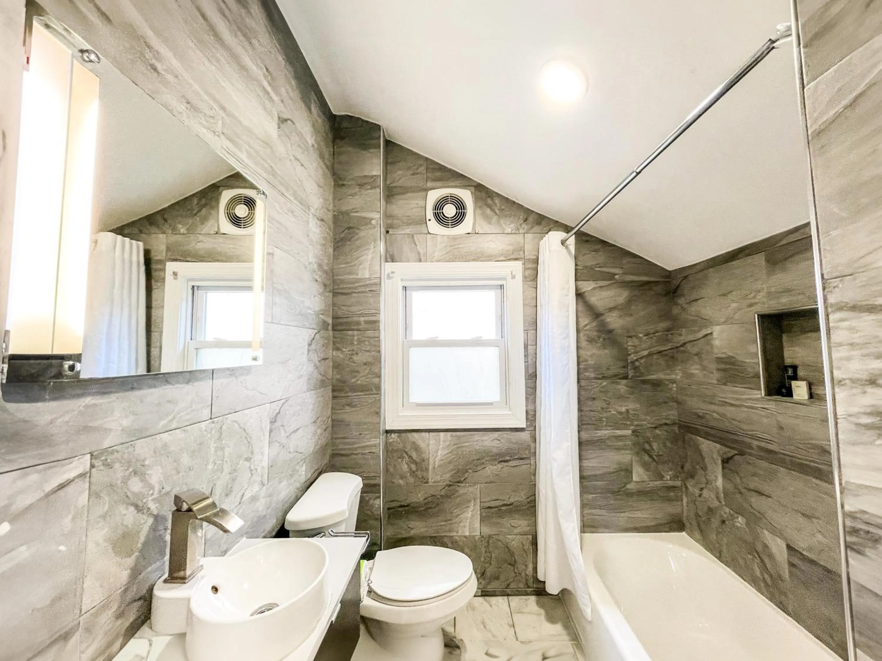 Bathroom in Penn Lodge Hotel & Suites Philadelphia - Bensalem