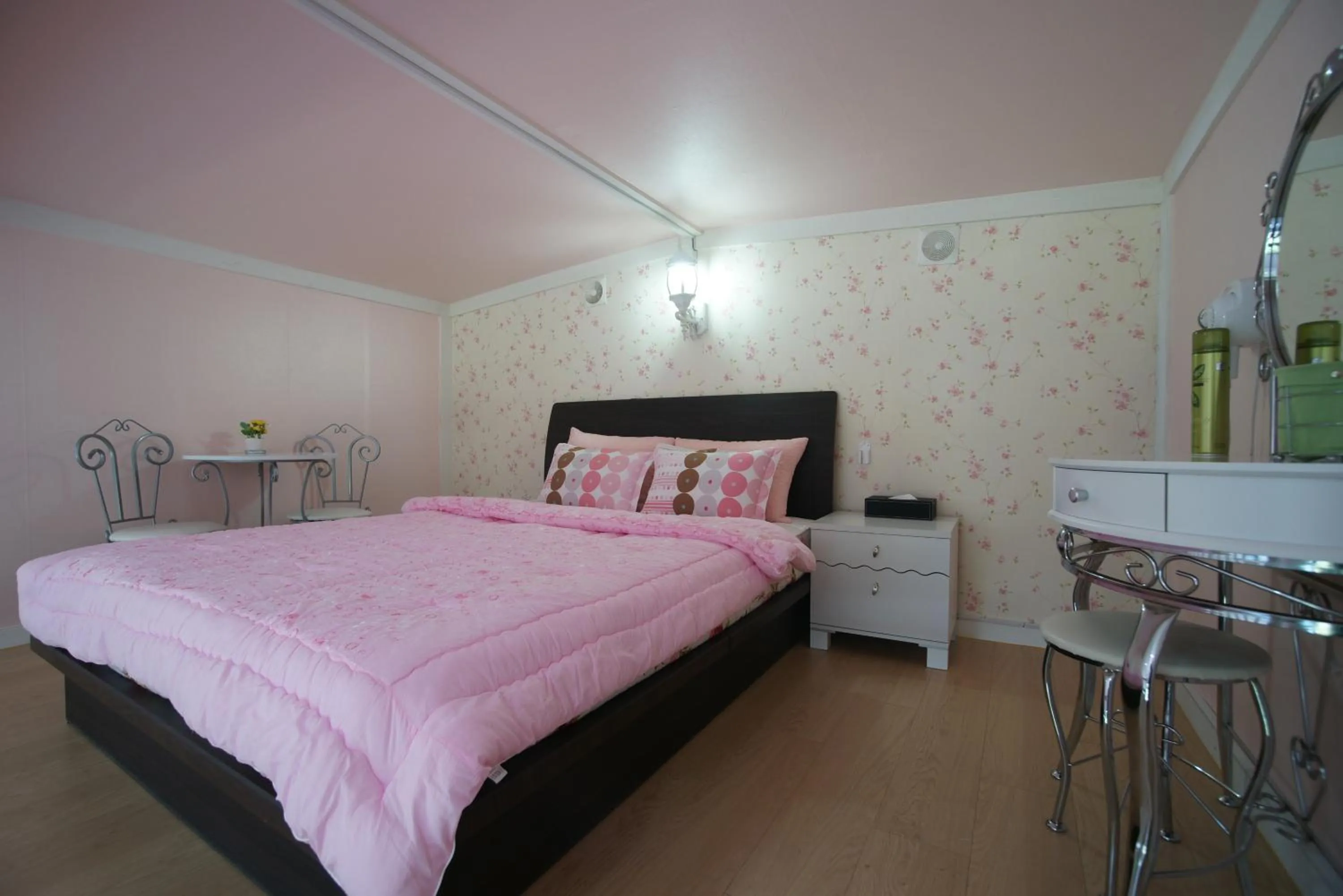 Bedroom, Bed in Dreaming Forest Pension Seogwipo