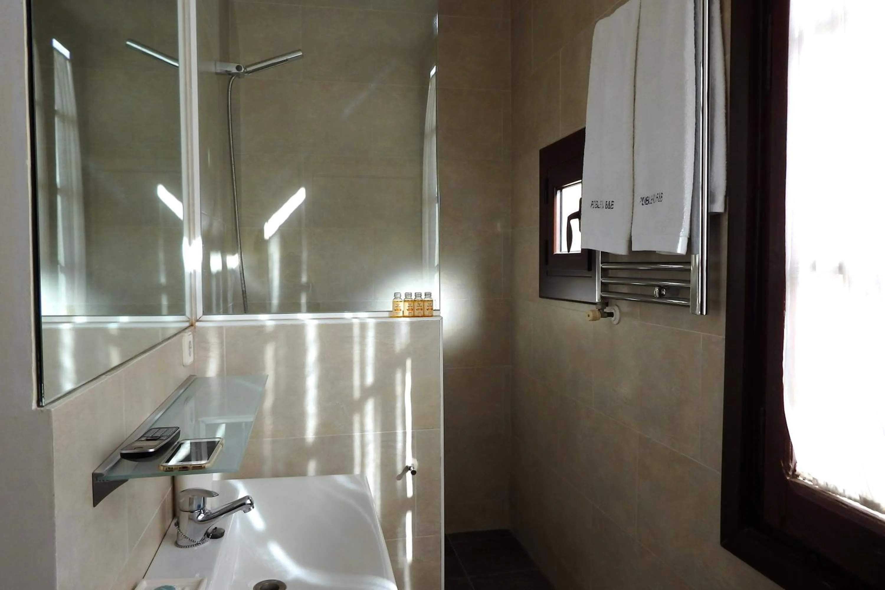 Bathroom in Hostal Poblenou