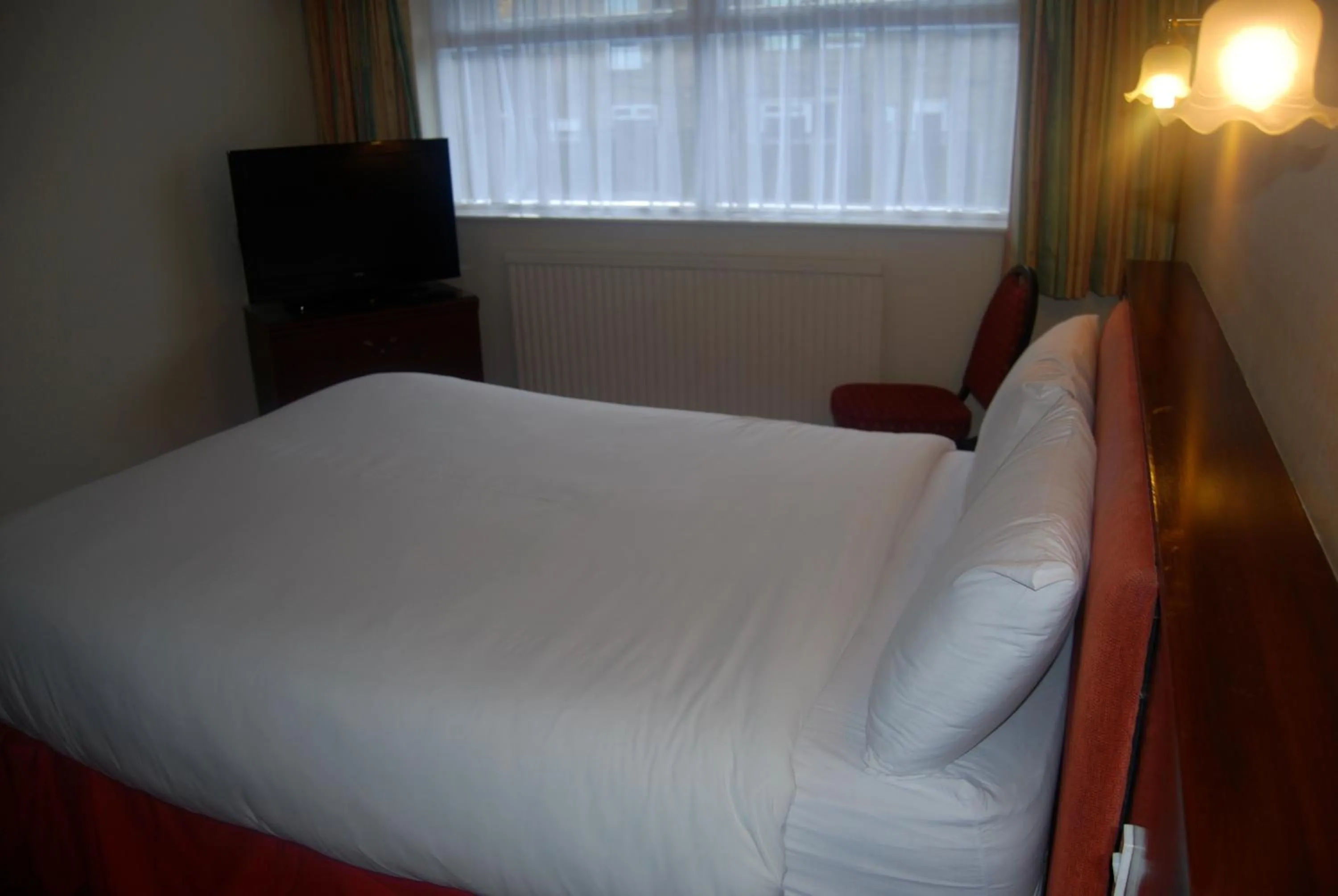 Photo of the whole room, Bed in Brecon Hotel Sheffield Rotherham