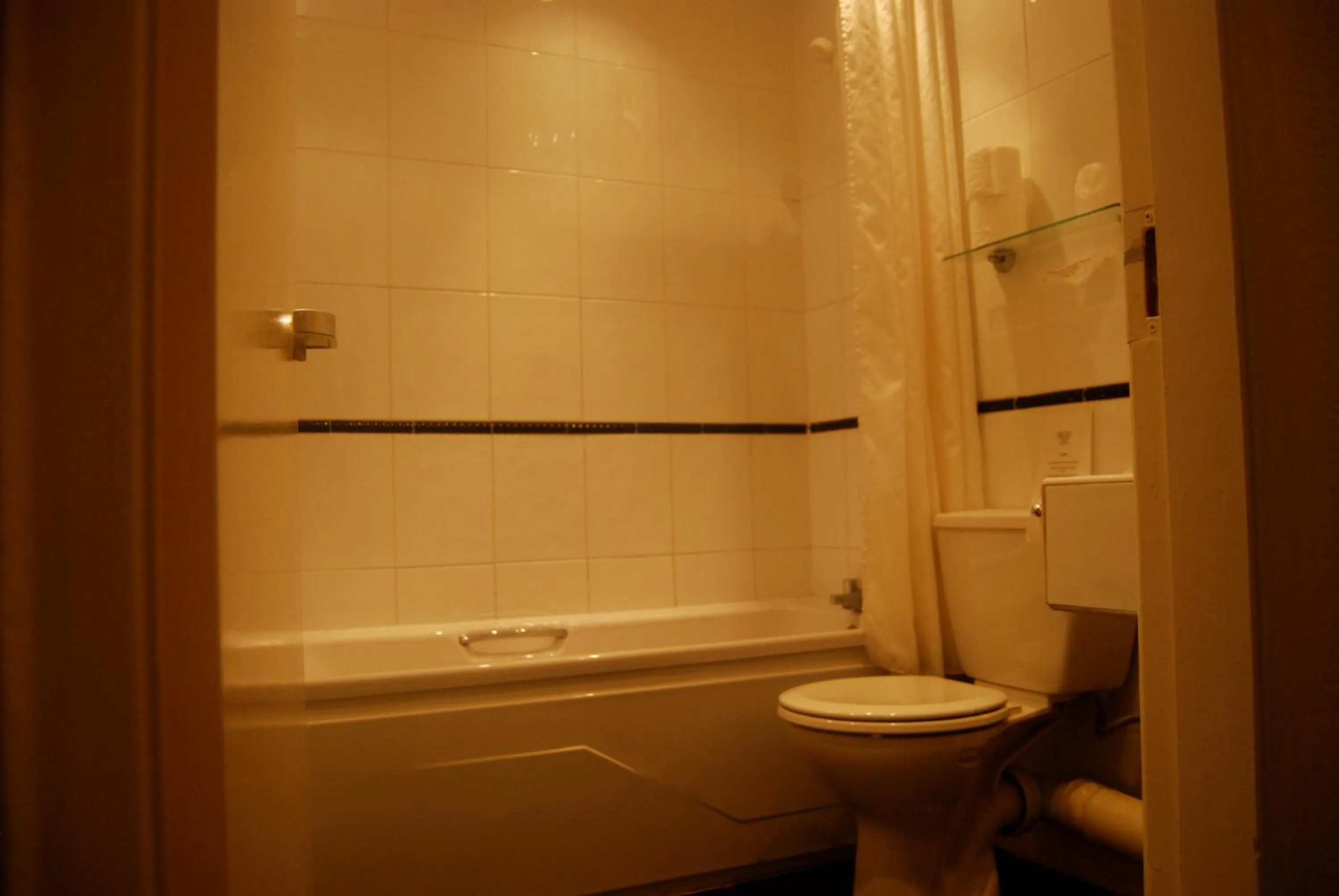 Toilet in Brecon Hotel Sheffield Rotherham