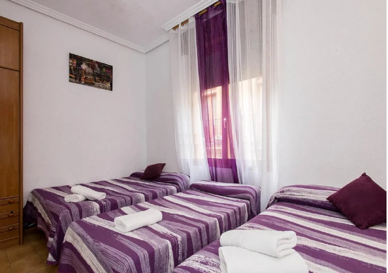 Bedroom, Bed in Pension Salamanca
