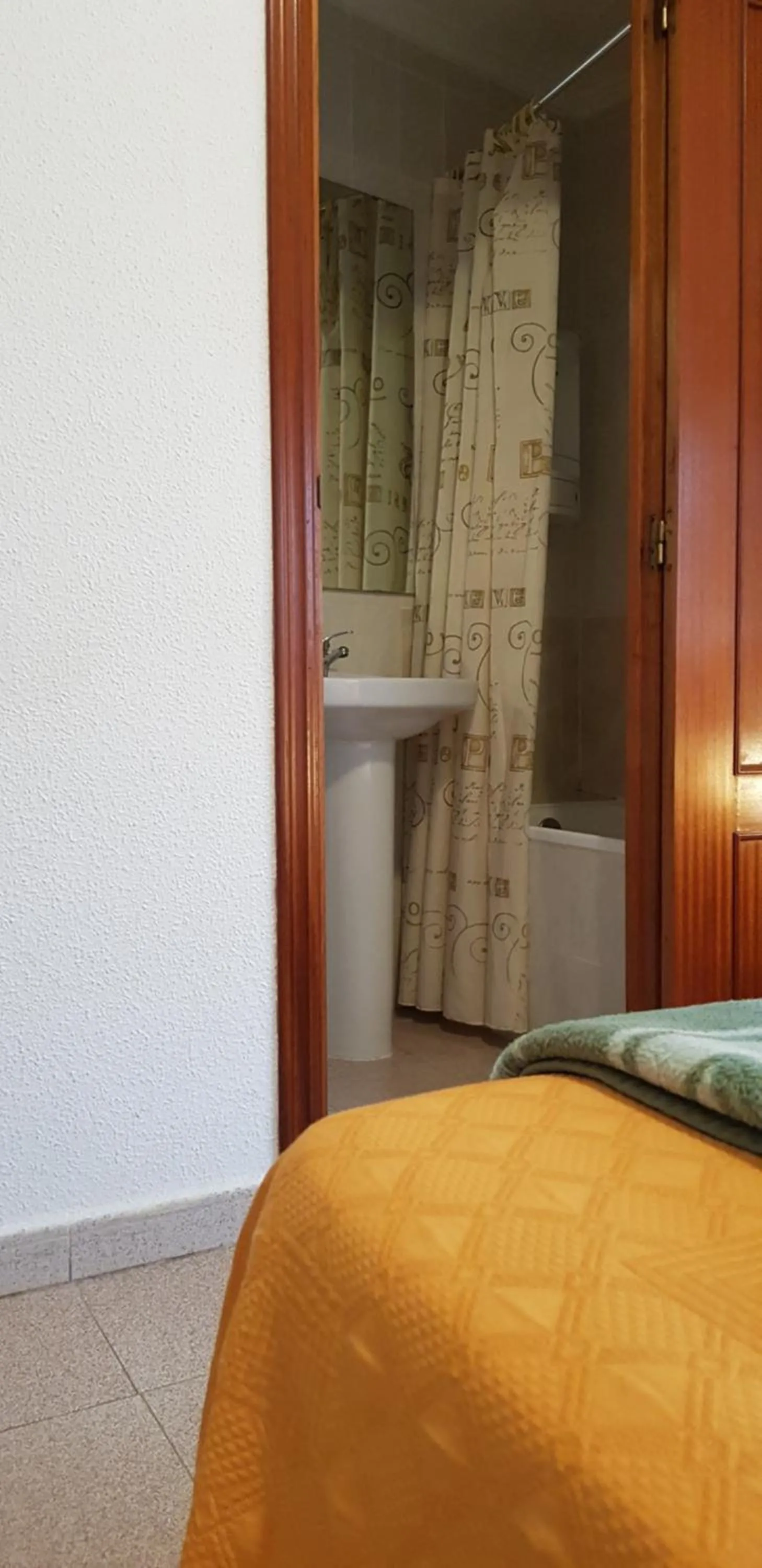 Bathroom, Bed in Pension Salamanca