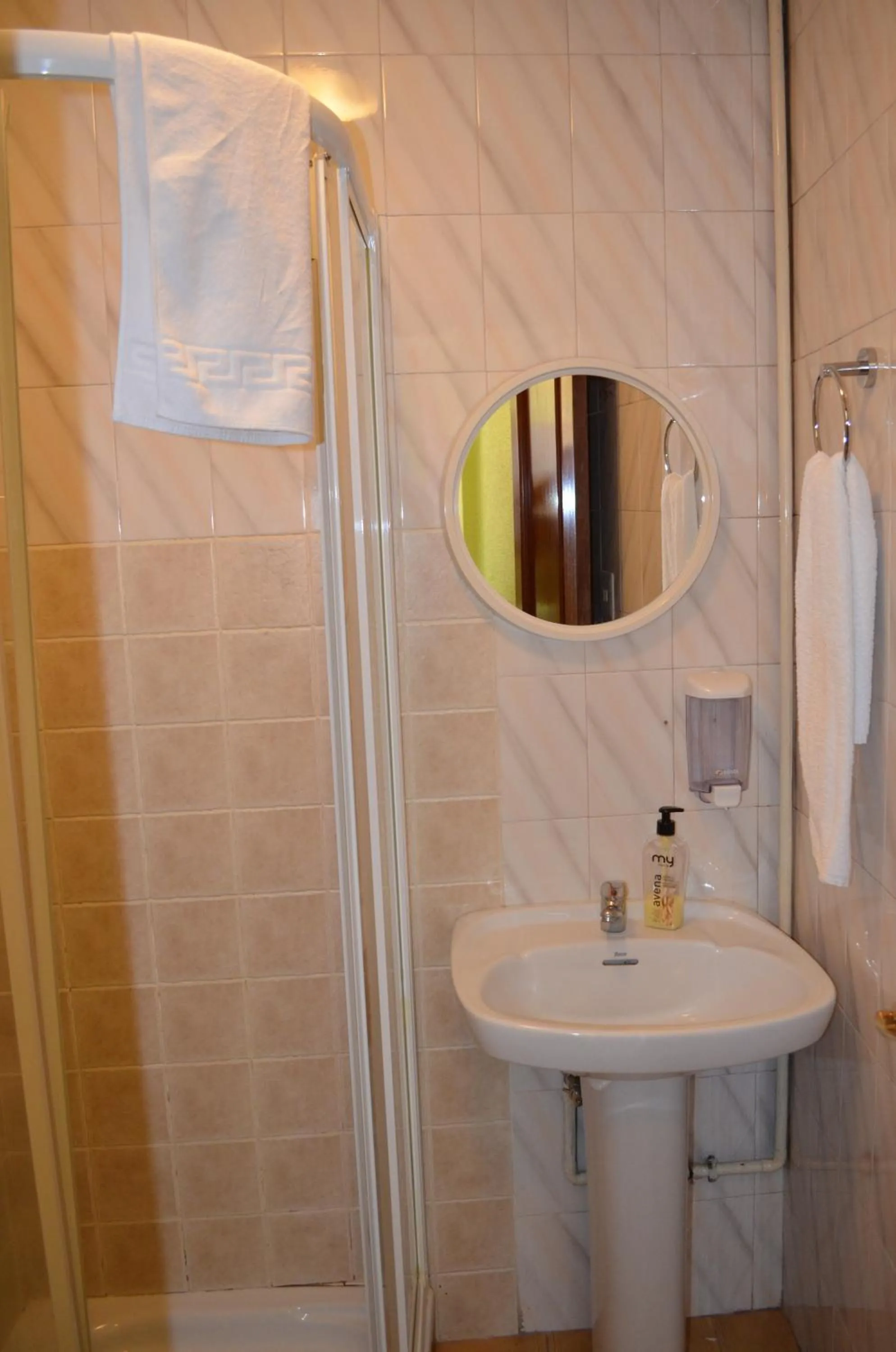 Bathroom in Pension Salamanca