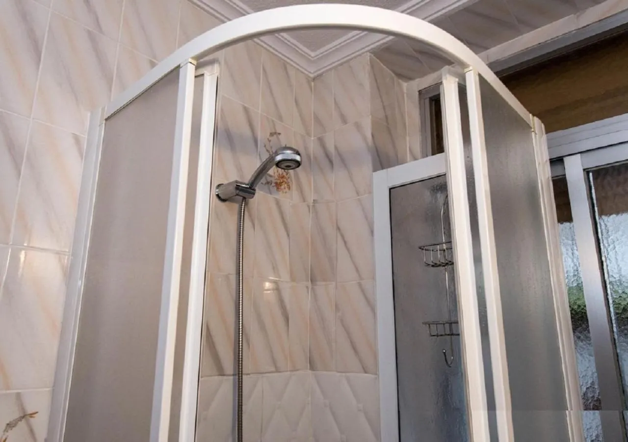 Shower in Pension Salamanca