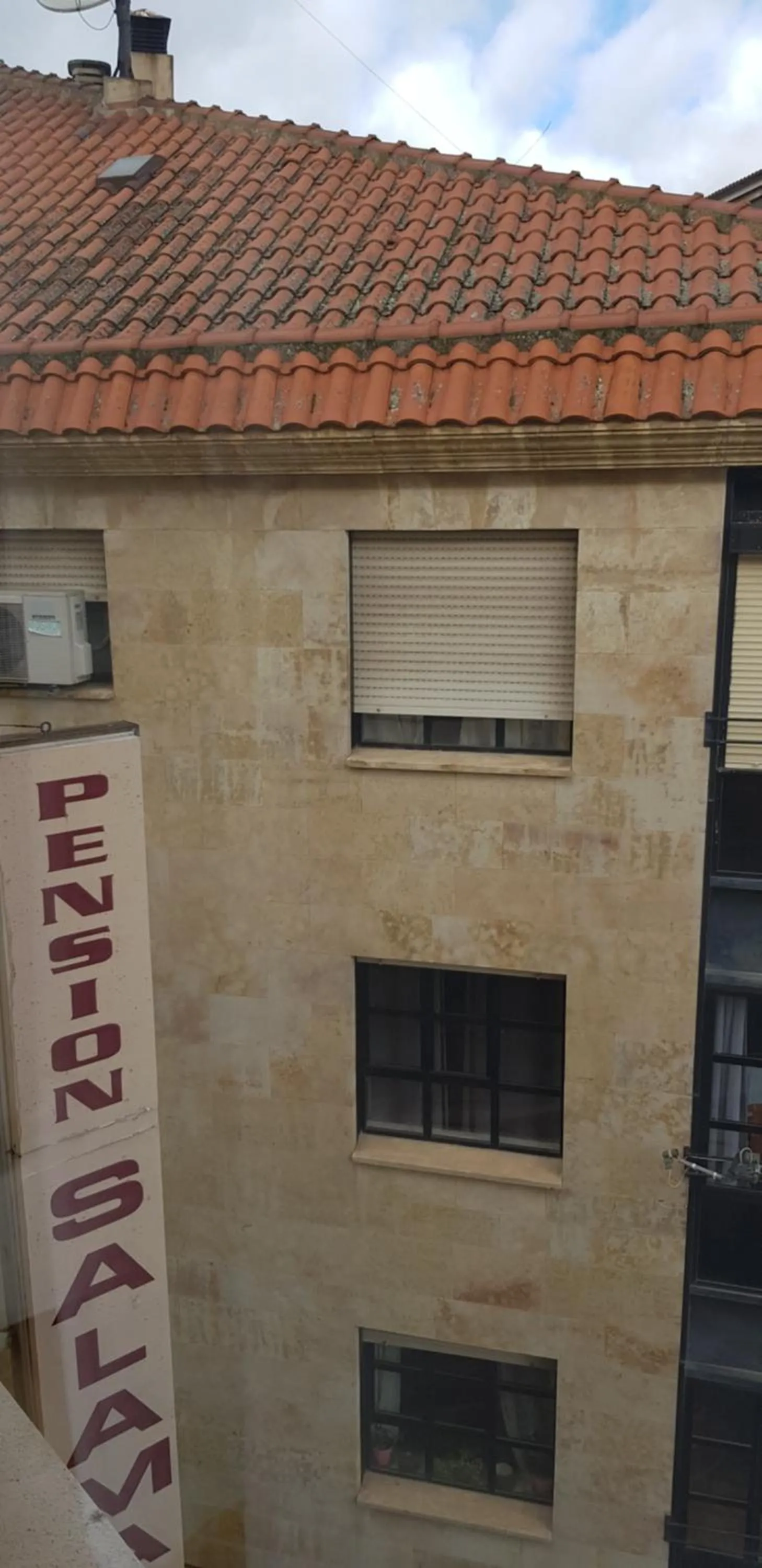 Property building in Pension Salamanca