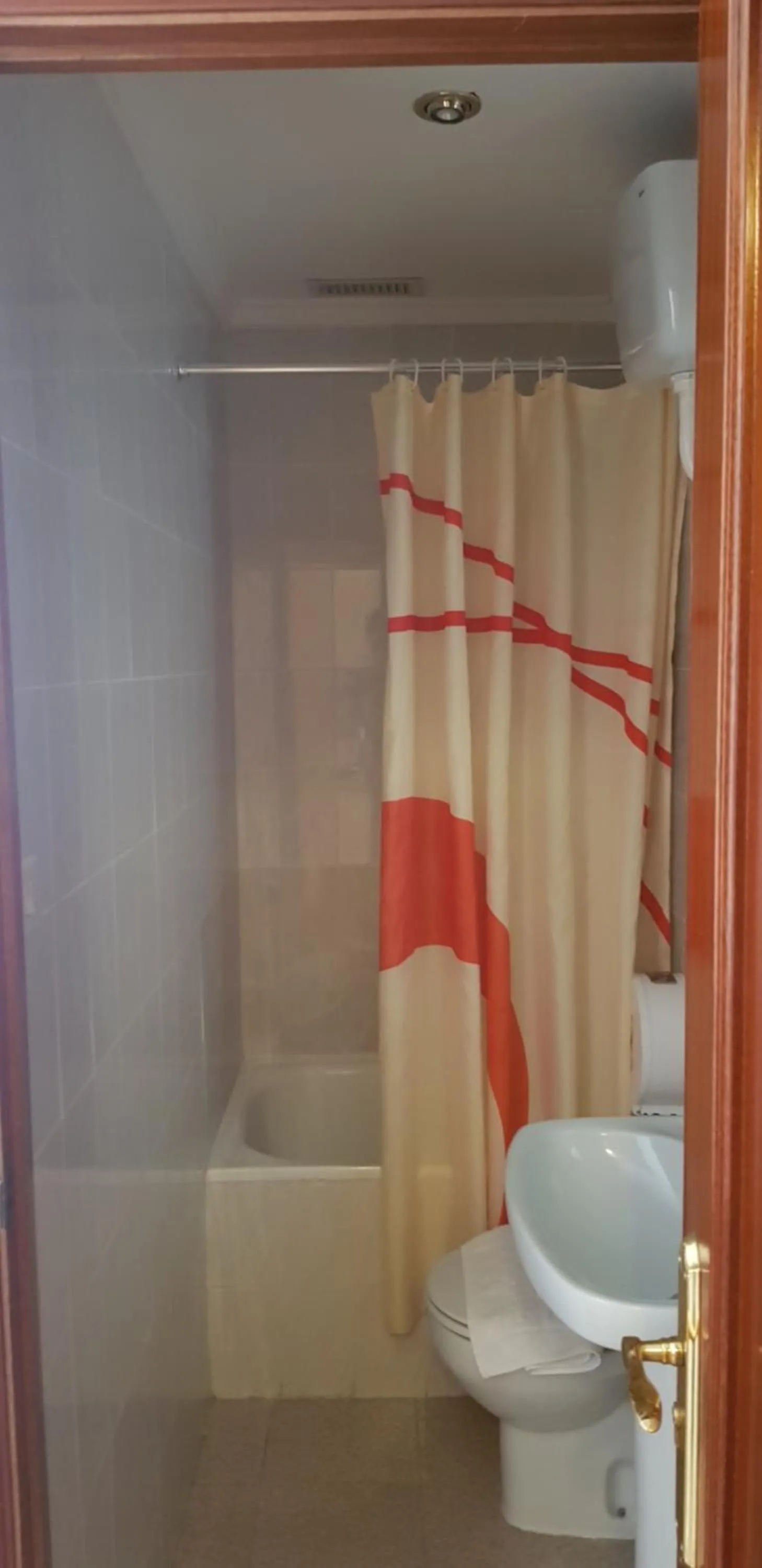 Bathroom in Pension Salamanca