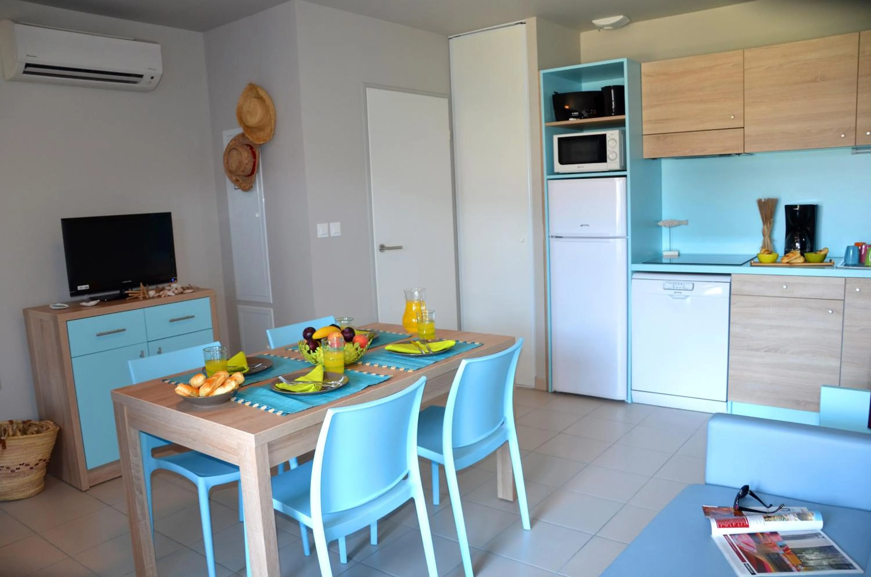 Dining area in Lagrange Grand Bleu Vacances – Résidence La Grenadine