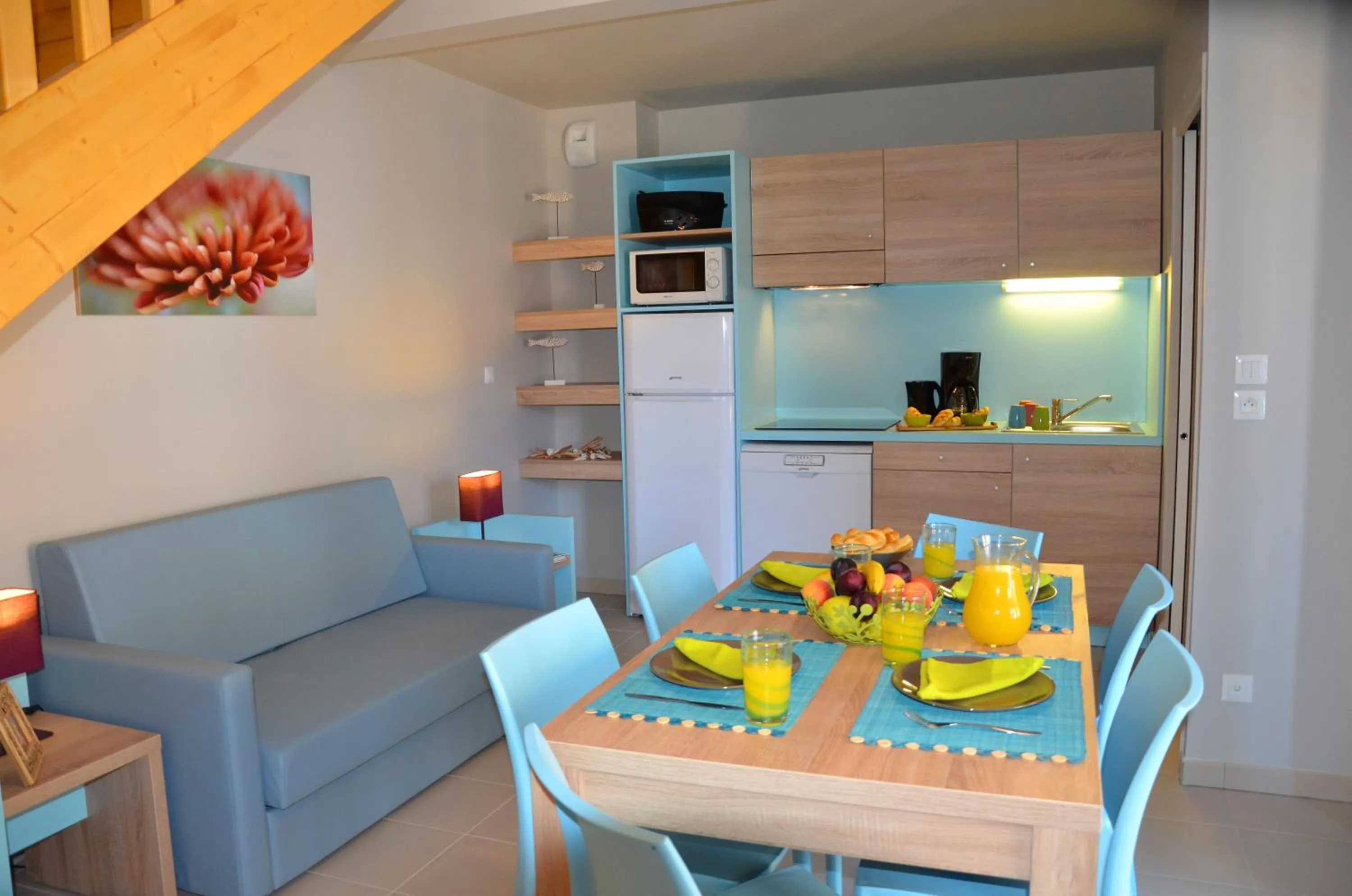 Kitchen or kitchenette in Lagrange Grand Bleu Vacances – Résidence La Grenadine