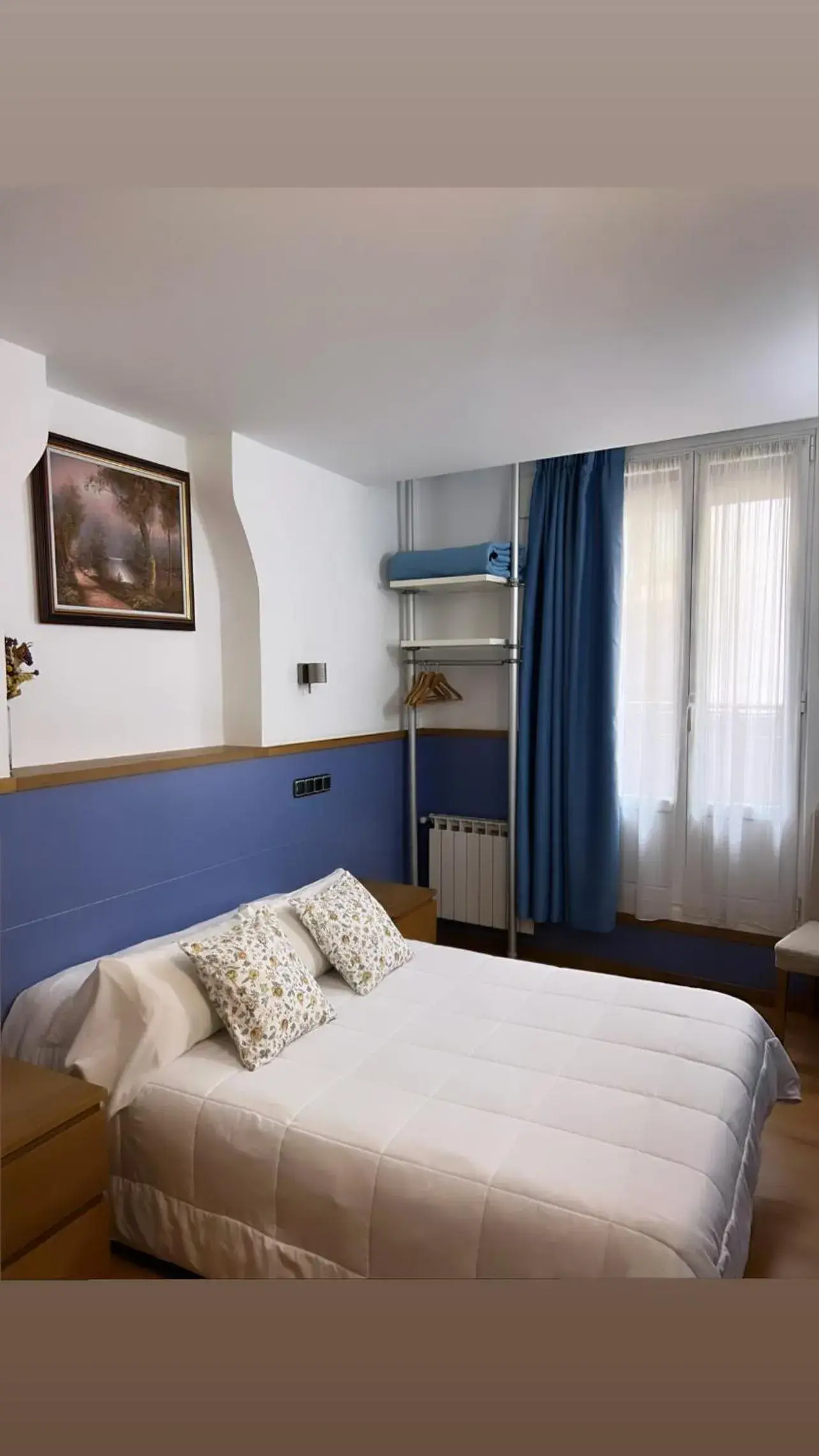 Double or Twin Room with Balcony in Pensión Irune by Vivere Stays Double or Twin Room with Balcony in Pensión Irune by Vivere Stays