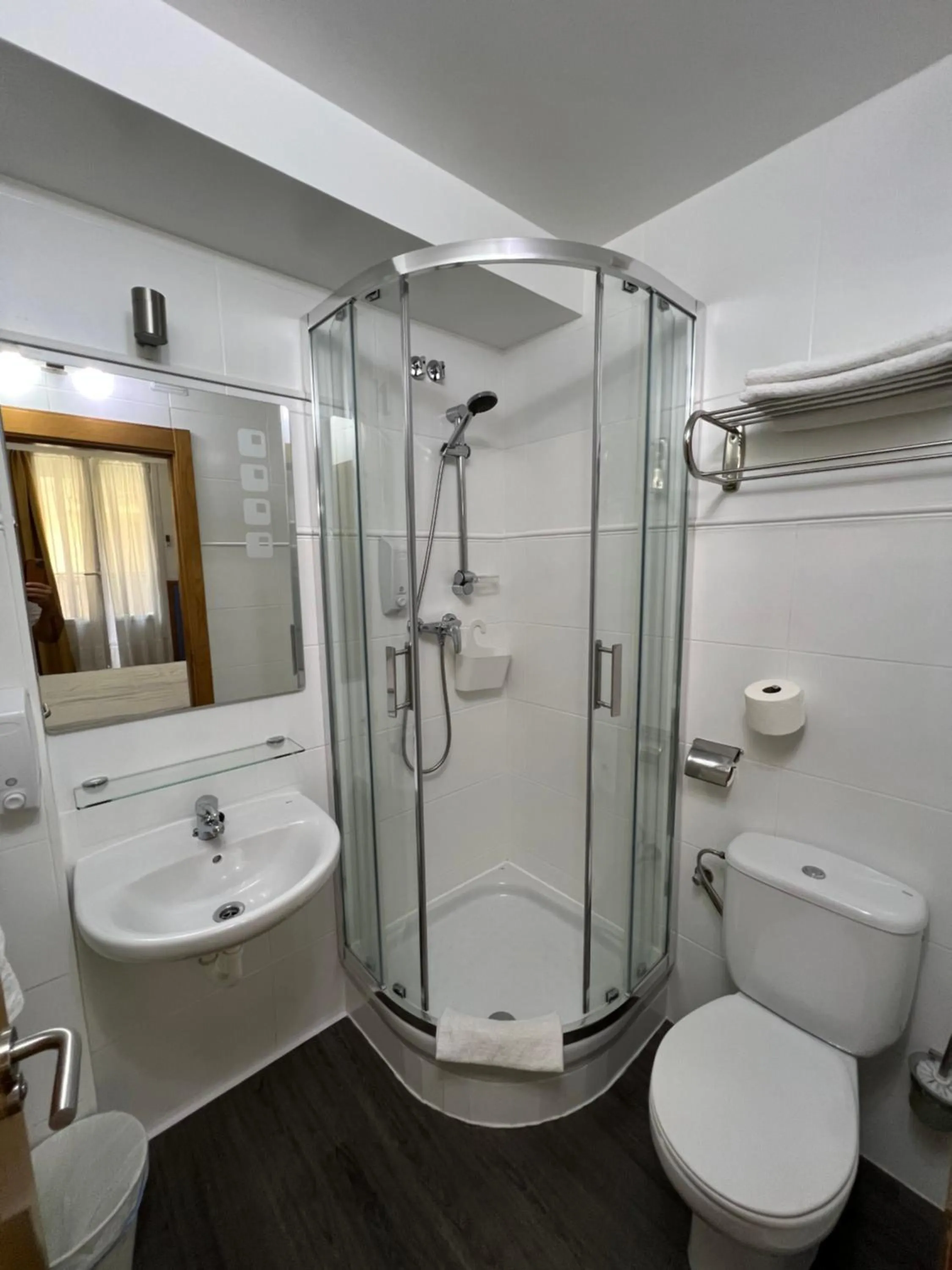 Toilet in Pensión Irune by Vivere Stays