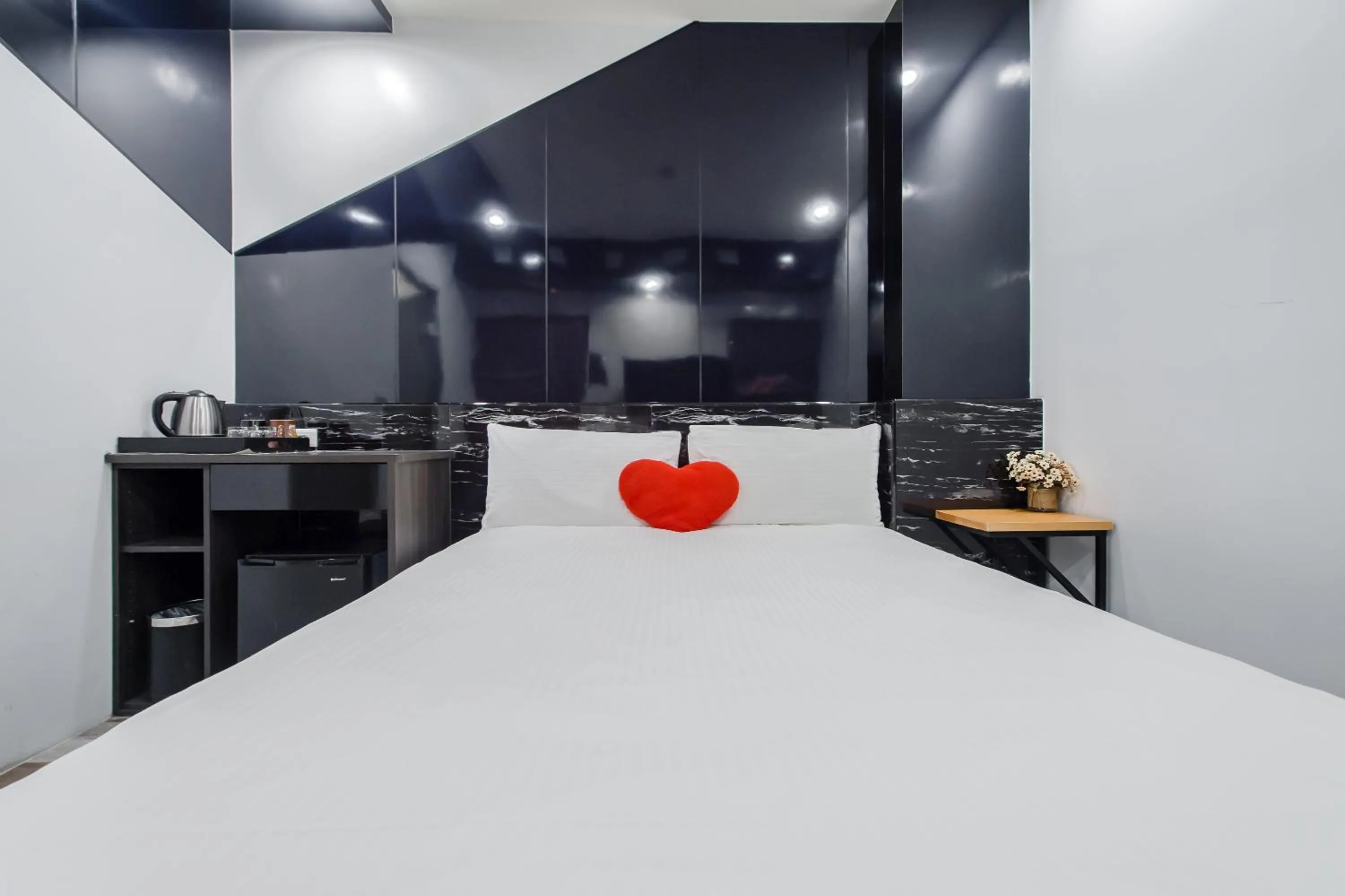 Bed in Sun Moon Tea B&B