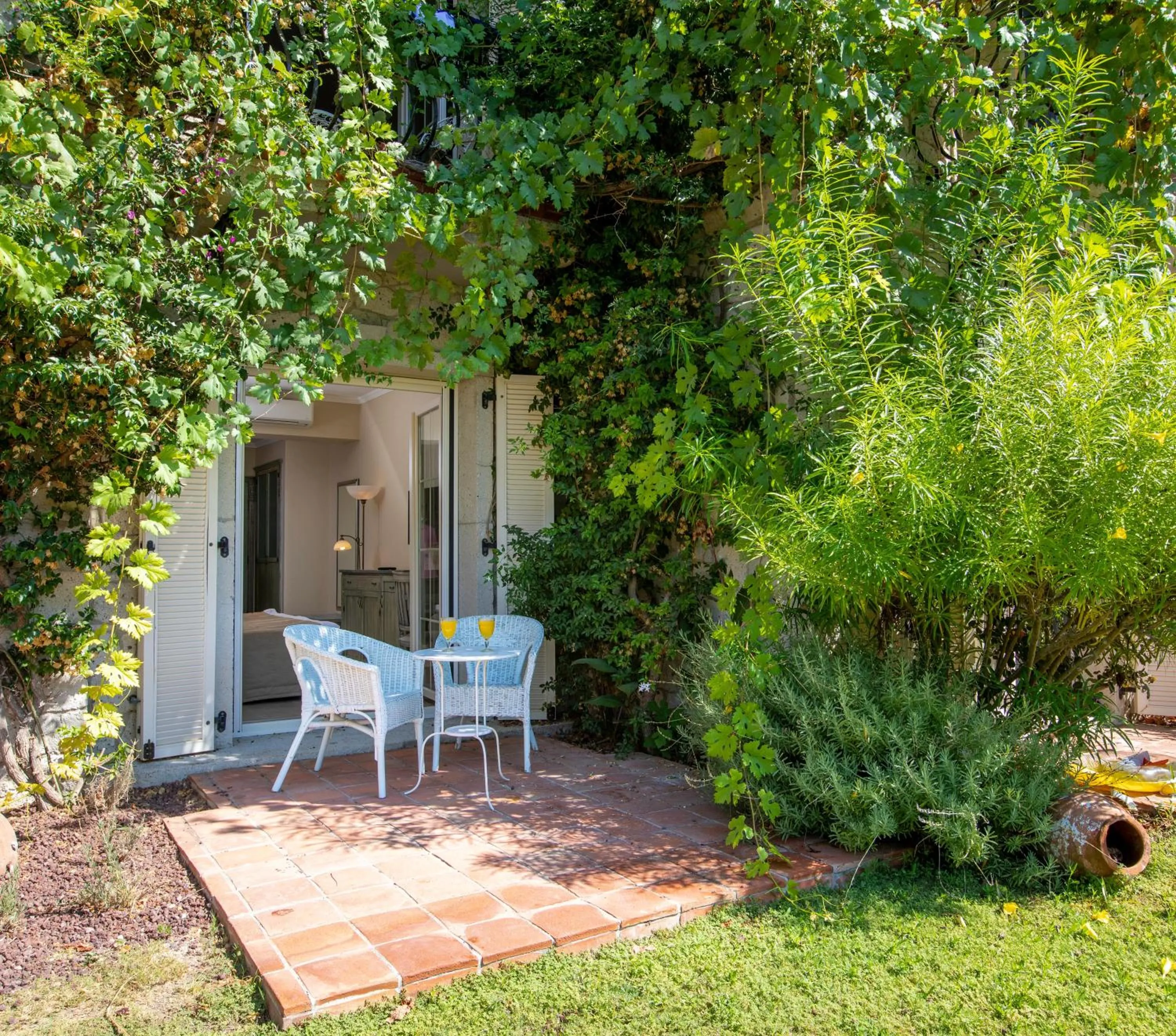 Photo of the whole room in Kairaba Alacati Beach Resort