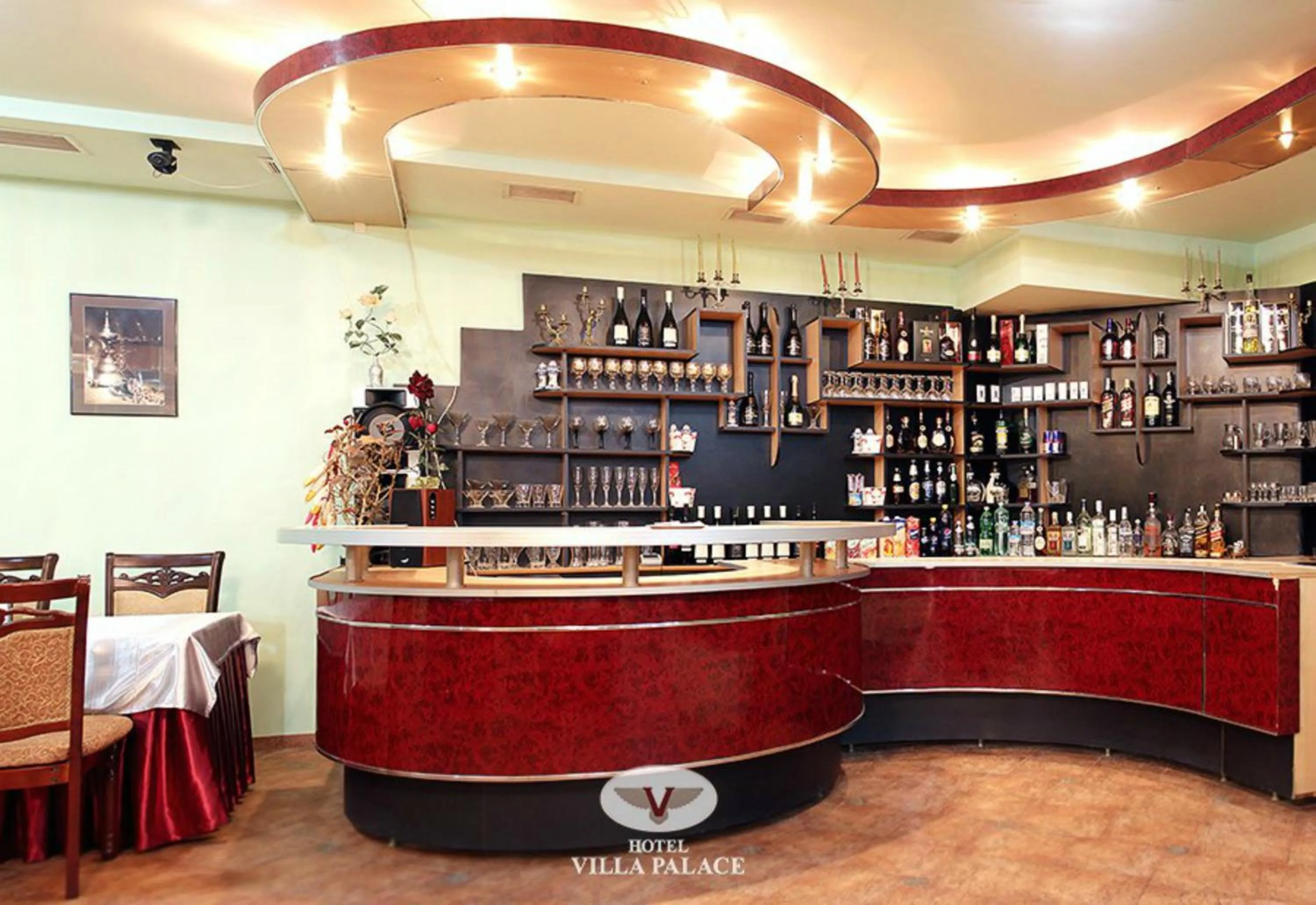 Restaurant/places to eat in Hotel Villa Palace