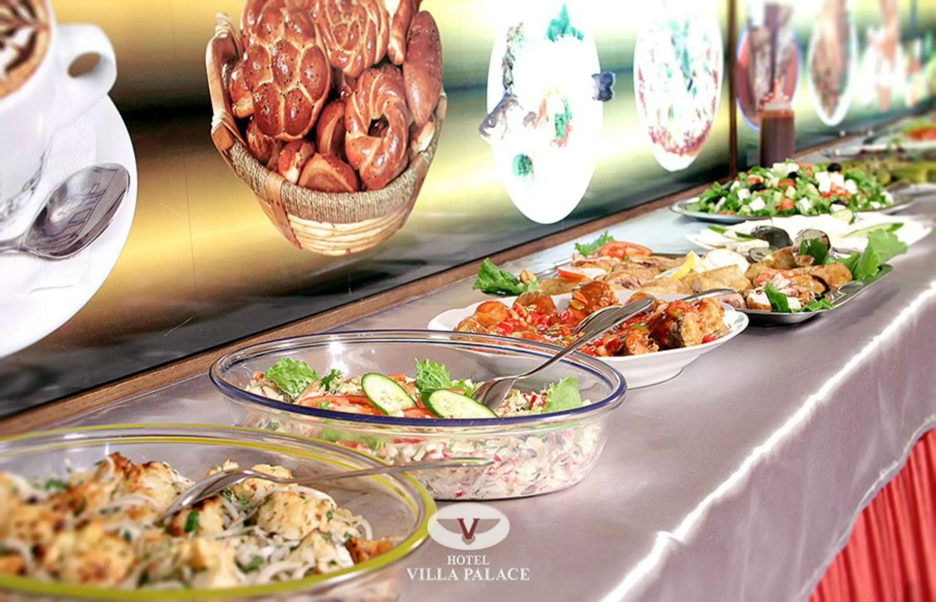 Restaurant/places to eat in Hotel Villa Palace