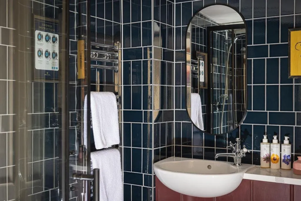 Shower in The Sheep on Sheep Street Hotel