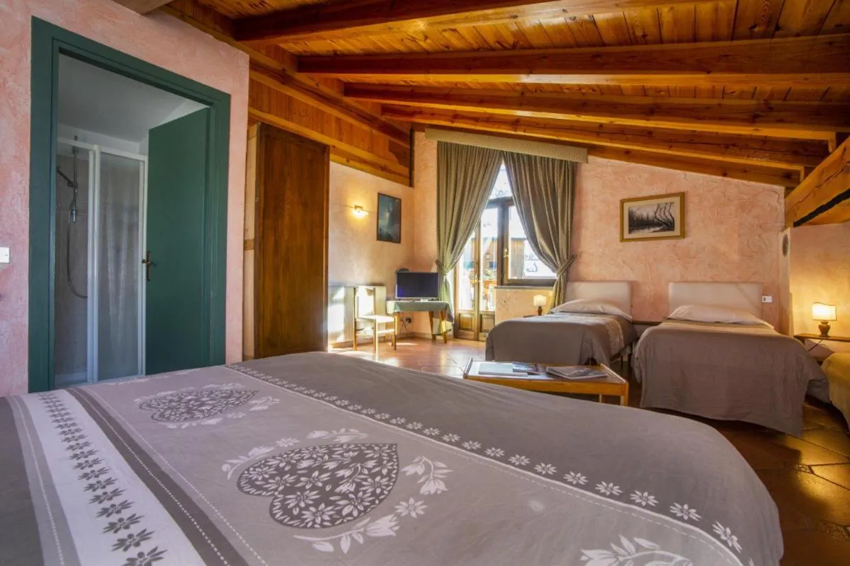 Bed in Hotel Chalet Joli