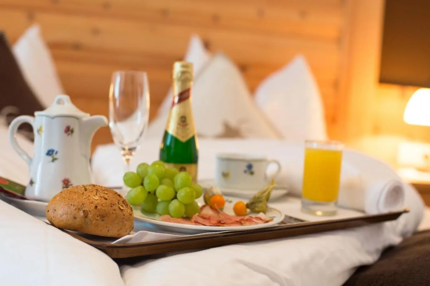 Breakfast, Bed in Hotel Krimmlerfälle