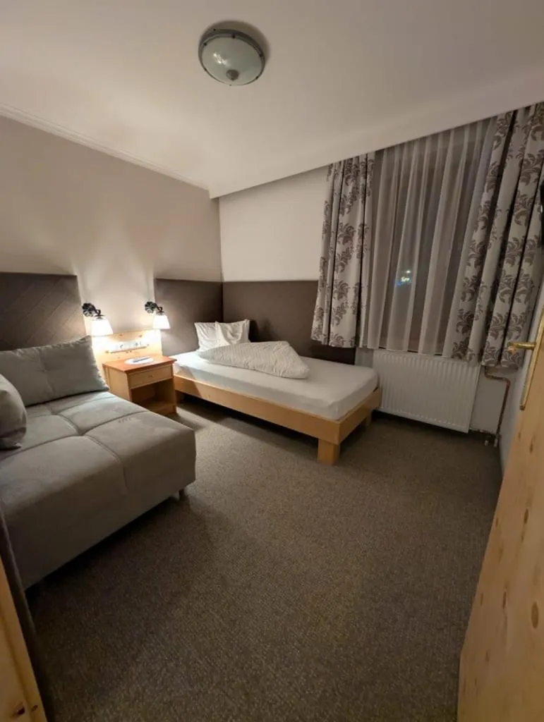 Photo of the whole room, Bed in Hotel Krimmlerfälle