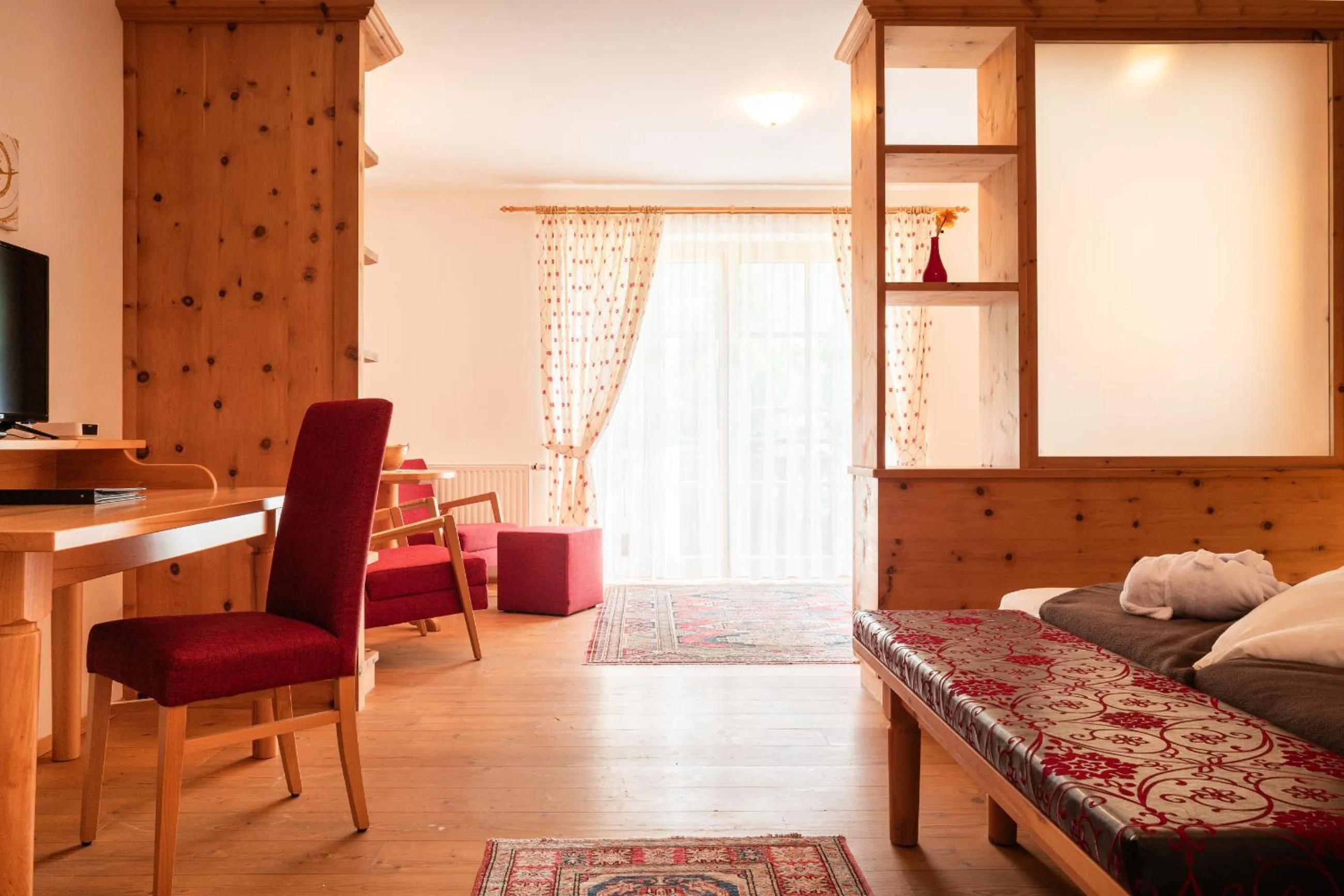 Photo of the whole room, Bed in Hotel Krimmlerfälle