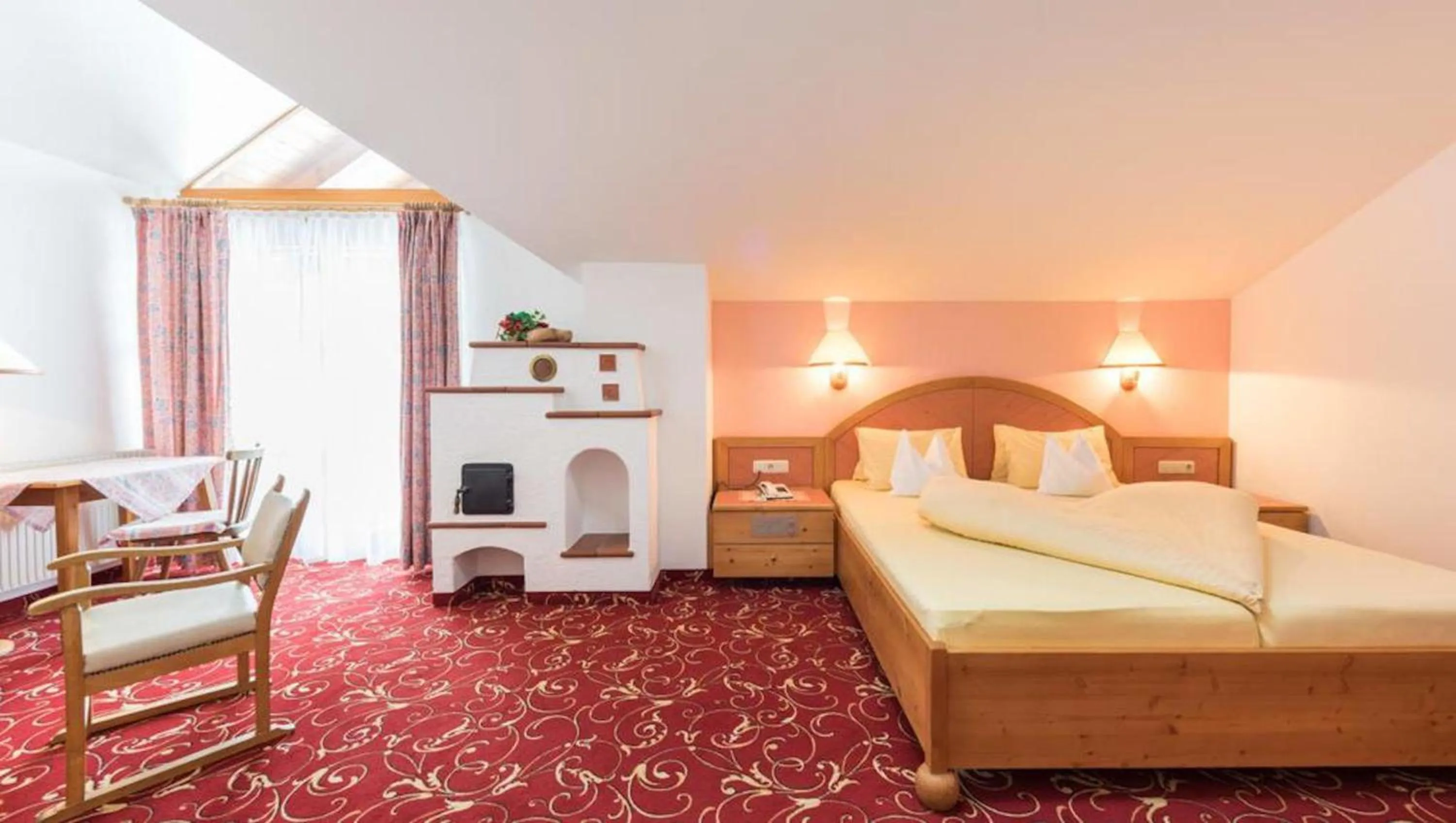 Photo of the whole room, Bed in Hotel Krimmlerfälle