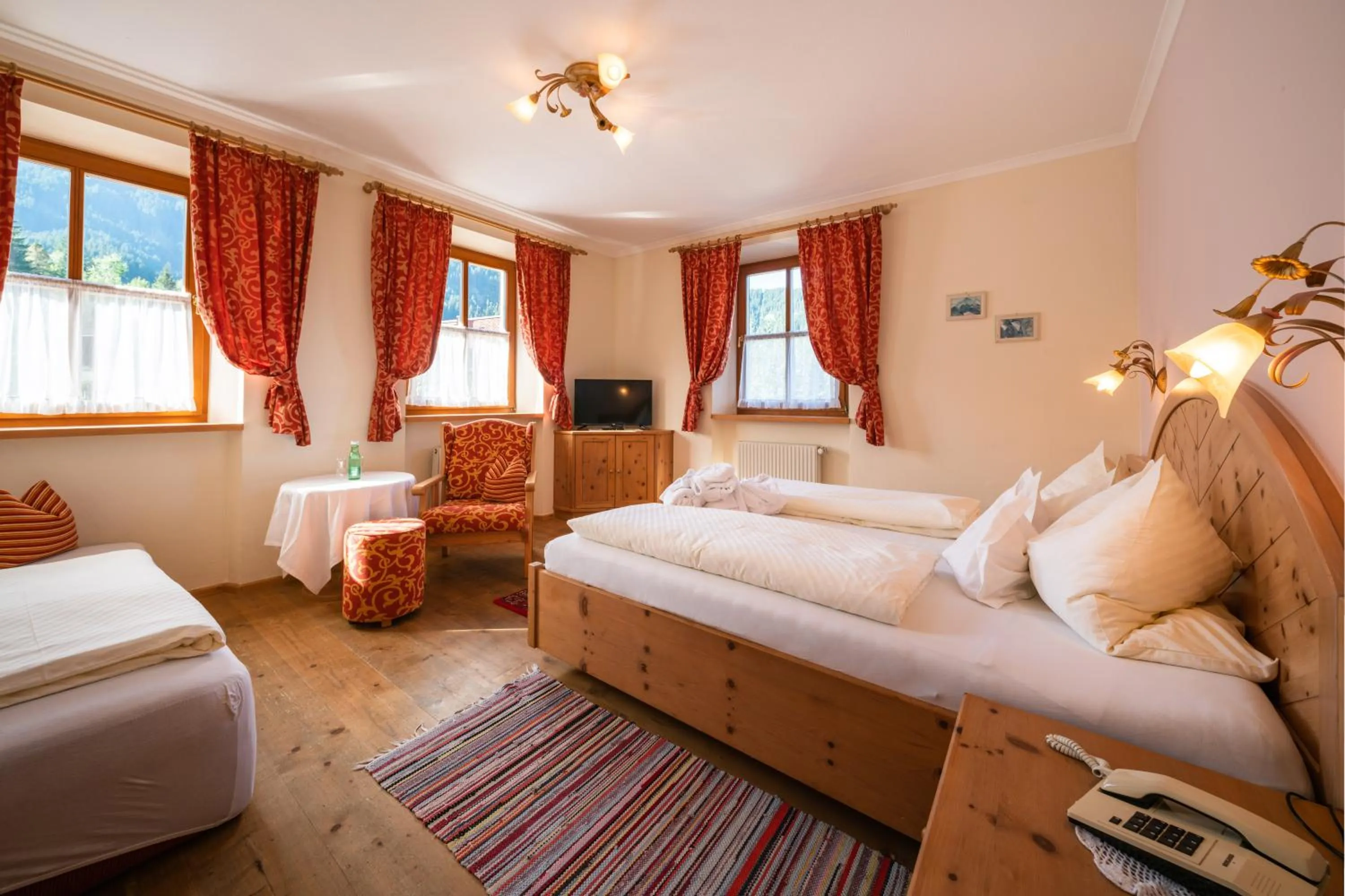 Photo of the whole room, Bed in Hotel Krimmlerfälle