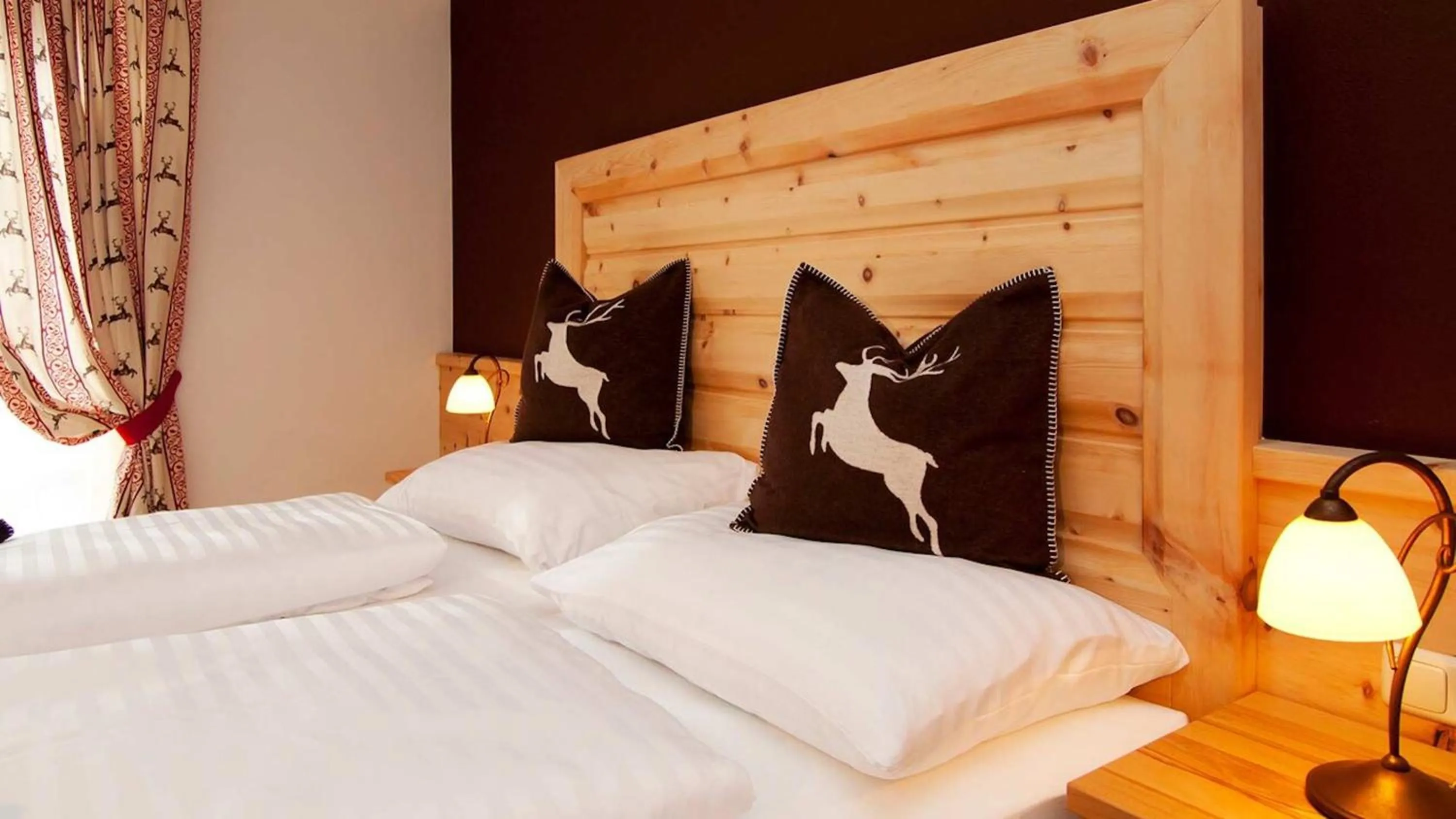 Bedroom, Bed in Hotel Krimmlerfälle