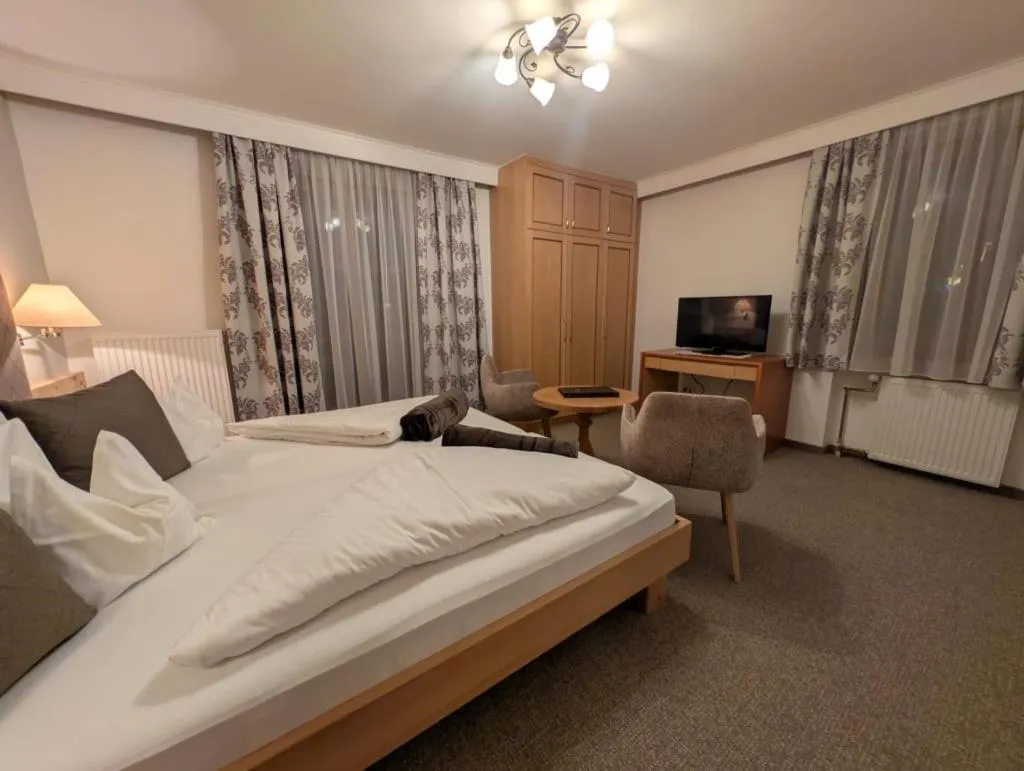 Photo of the whole room, Bed in Hotel Krimmlerfälle