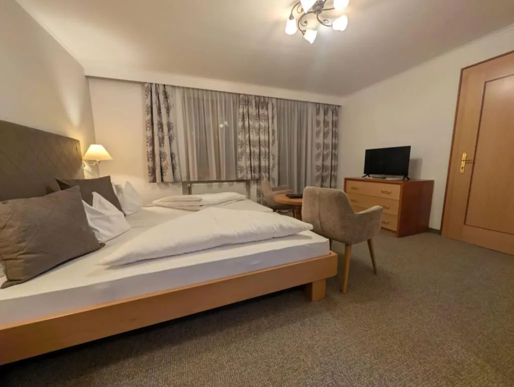Bedroom, Bed in Hotel Krimmlerfälle