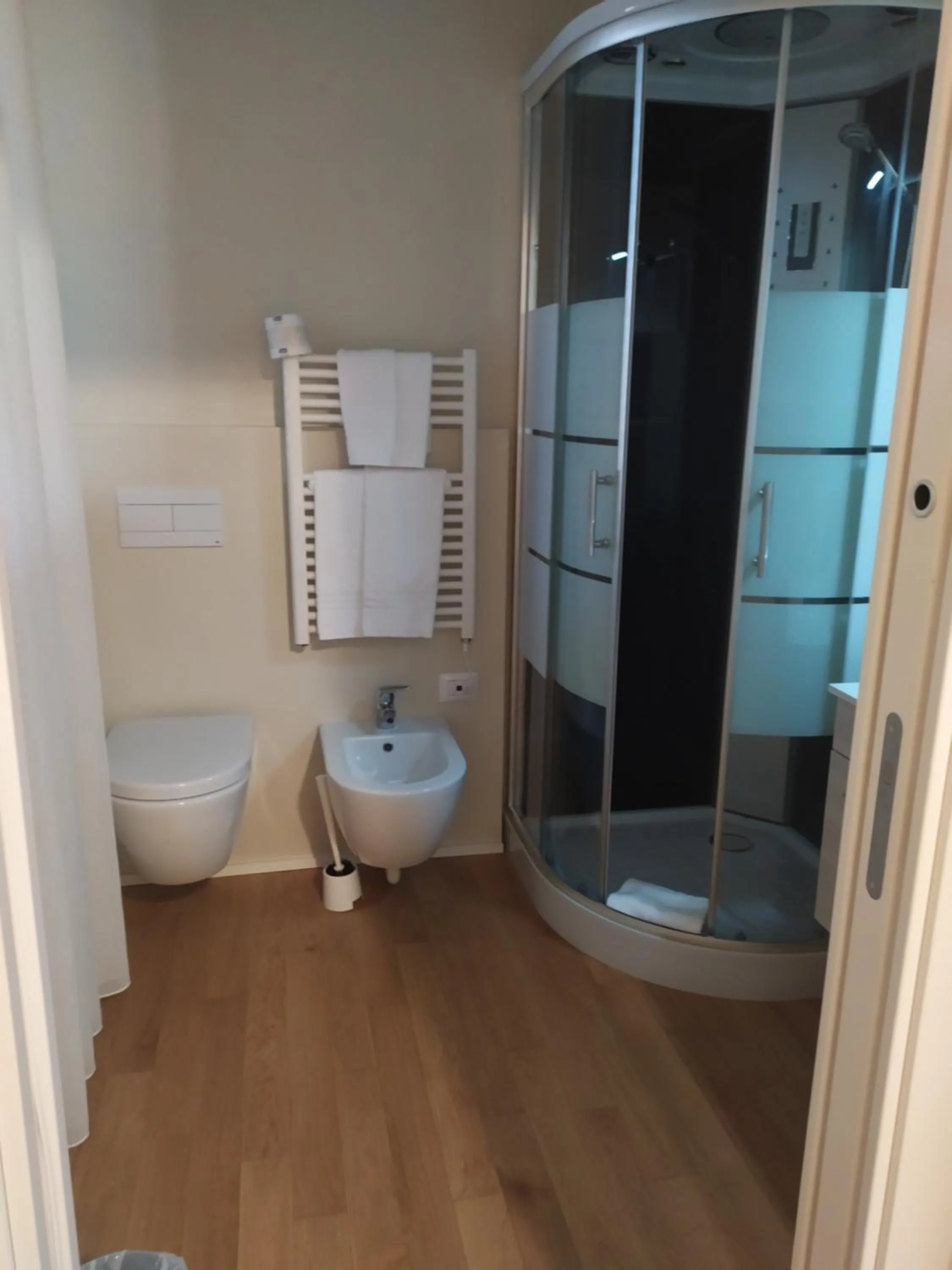 Shower in Diana Grand Hotel