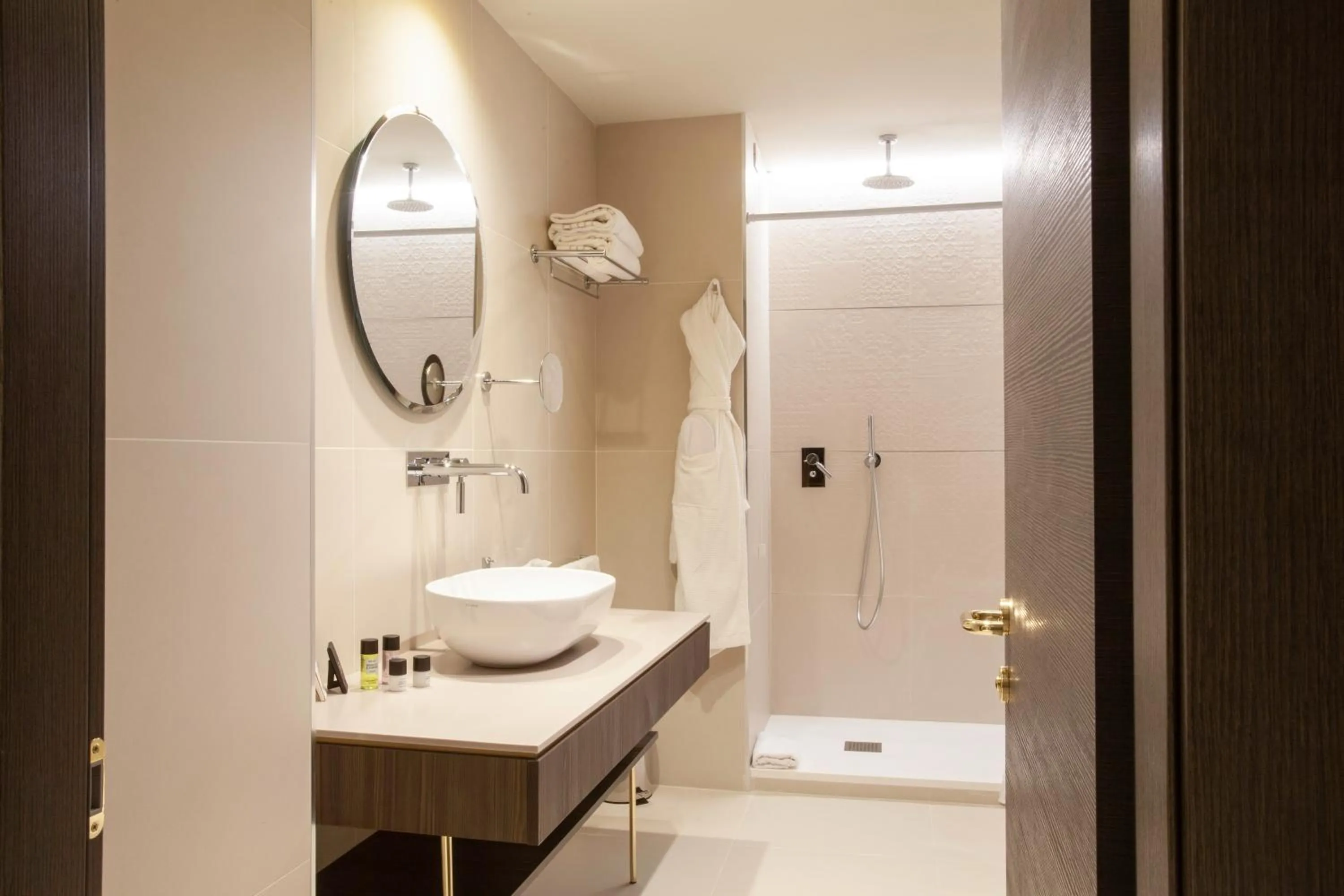 Shower in Diana Grand Hotel