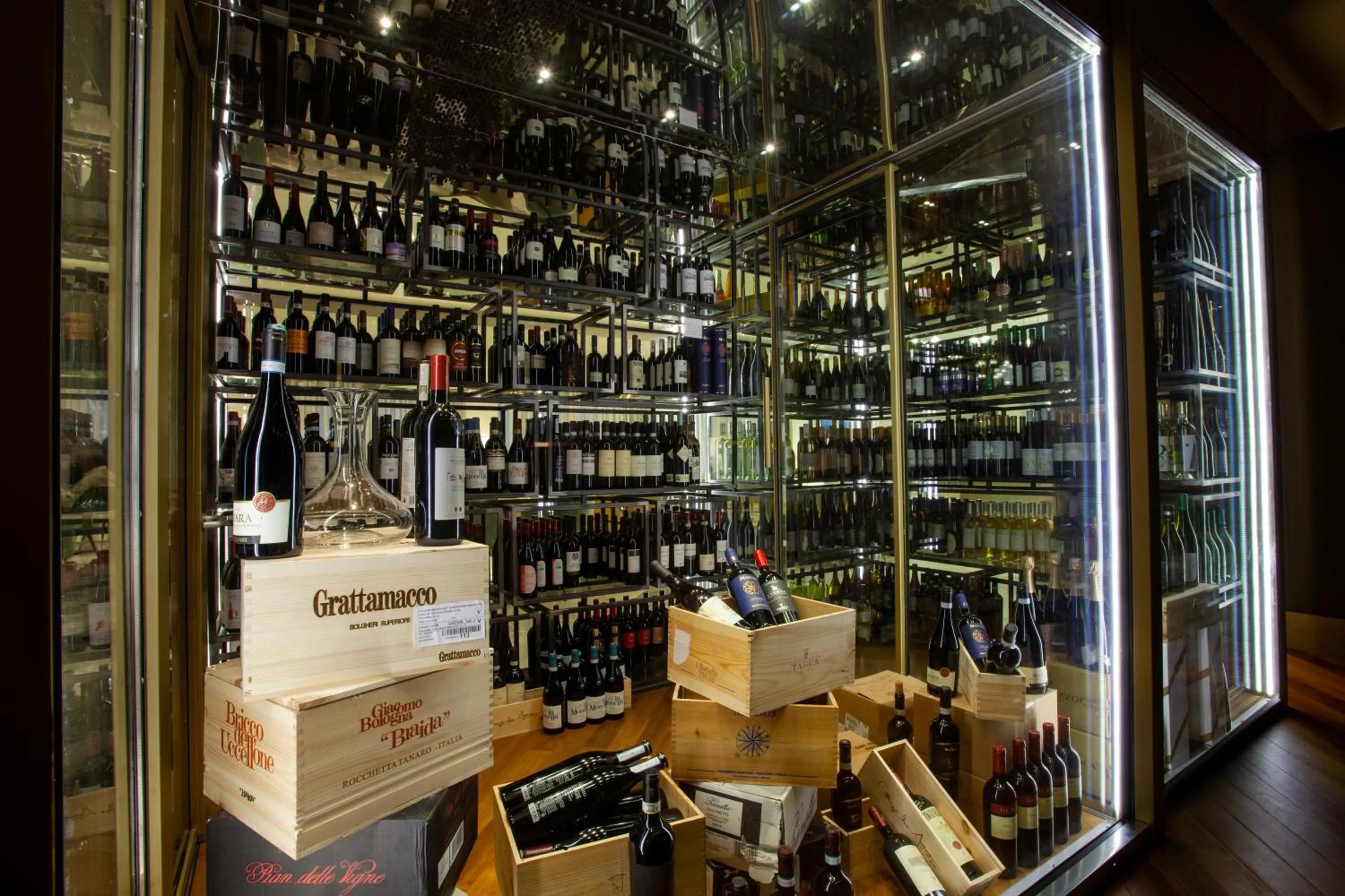 Restaurant/places to eat in Diana Grand Hotel