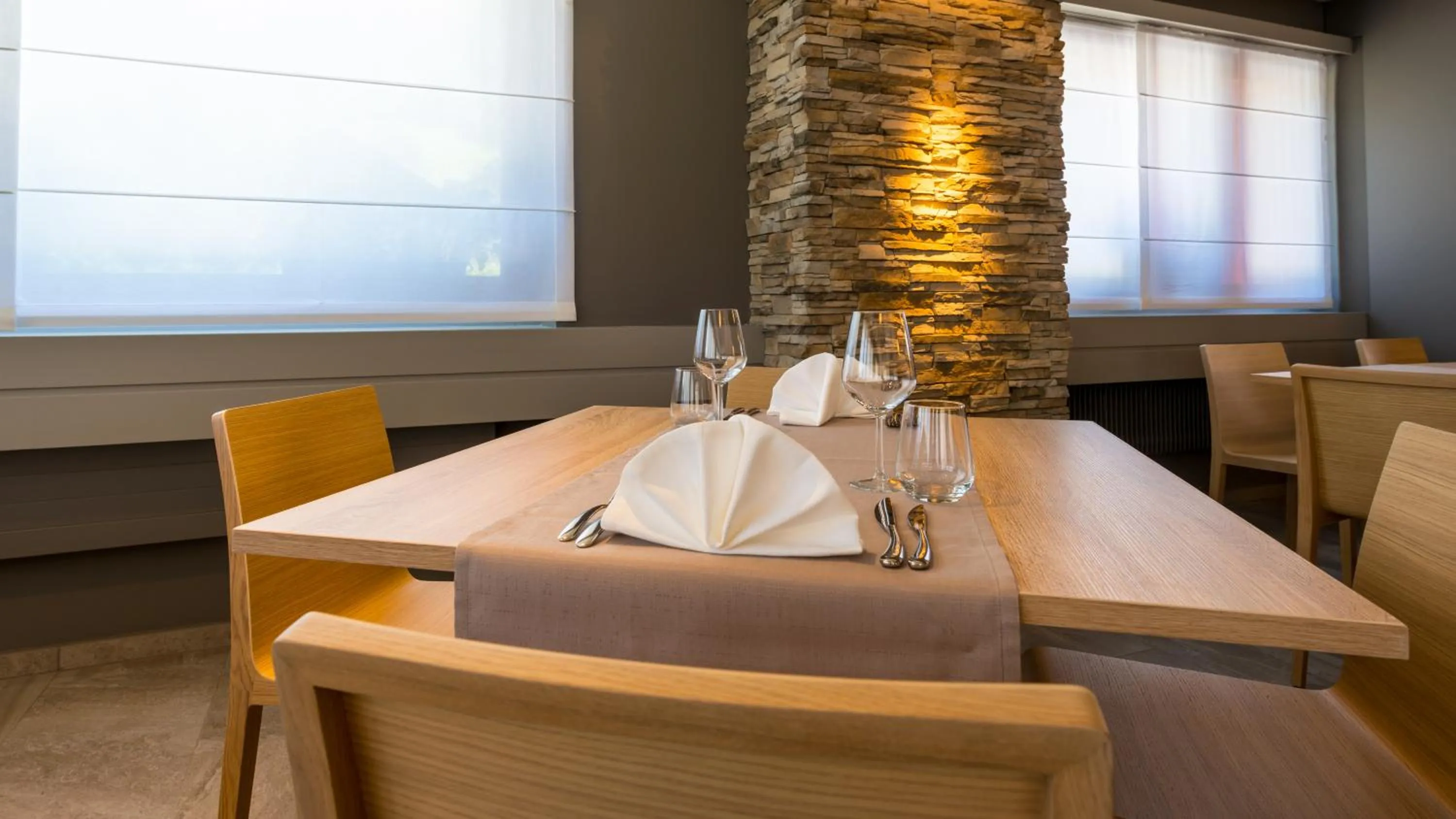 Restaurant/places to eat in Hotel-Restaurant Ackersand