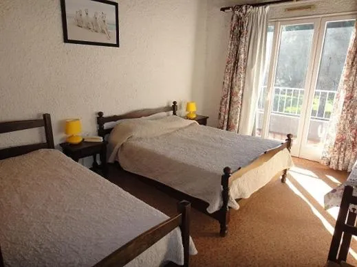Family Room with Bath in Hôtel le Colibri