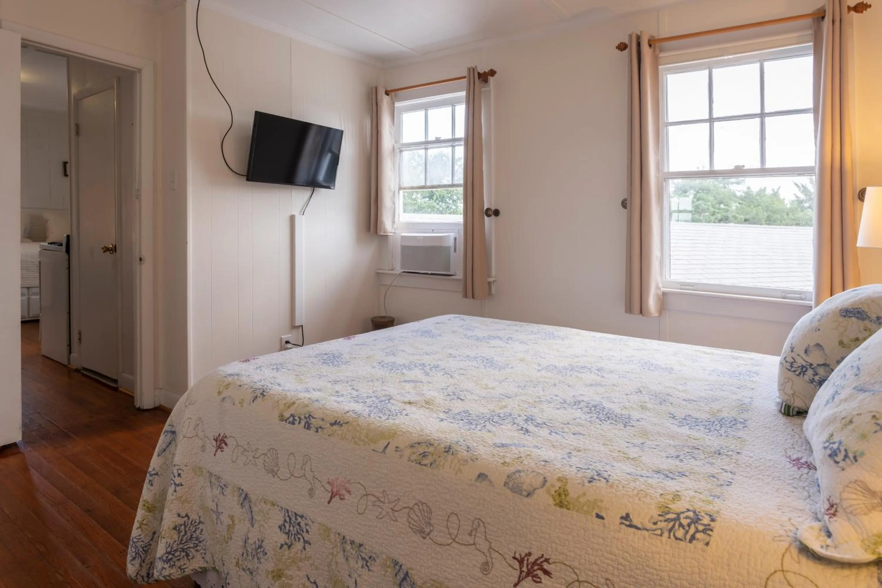 Bed in Blackbeard's Lodge