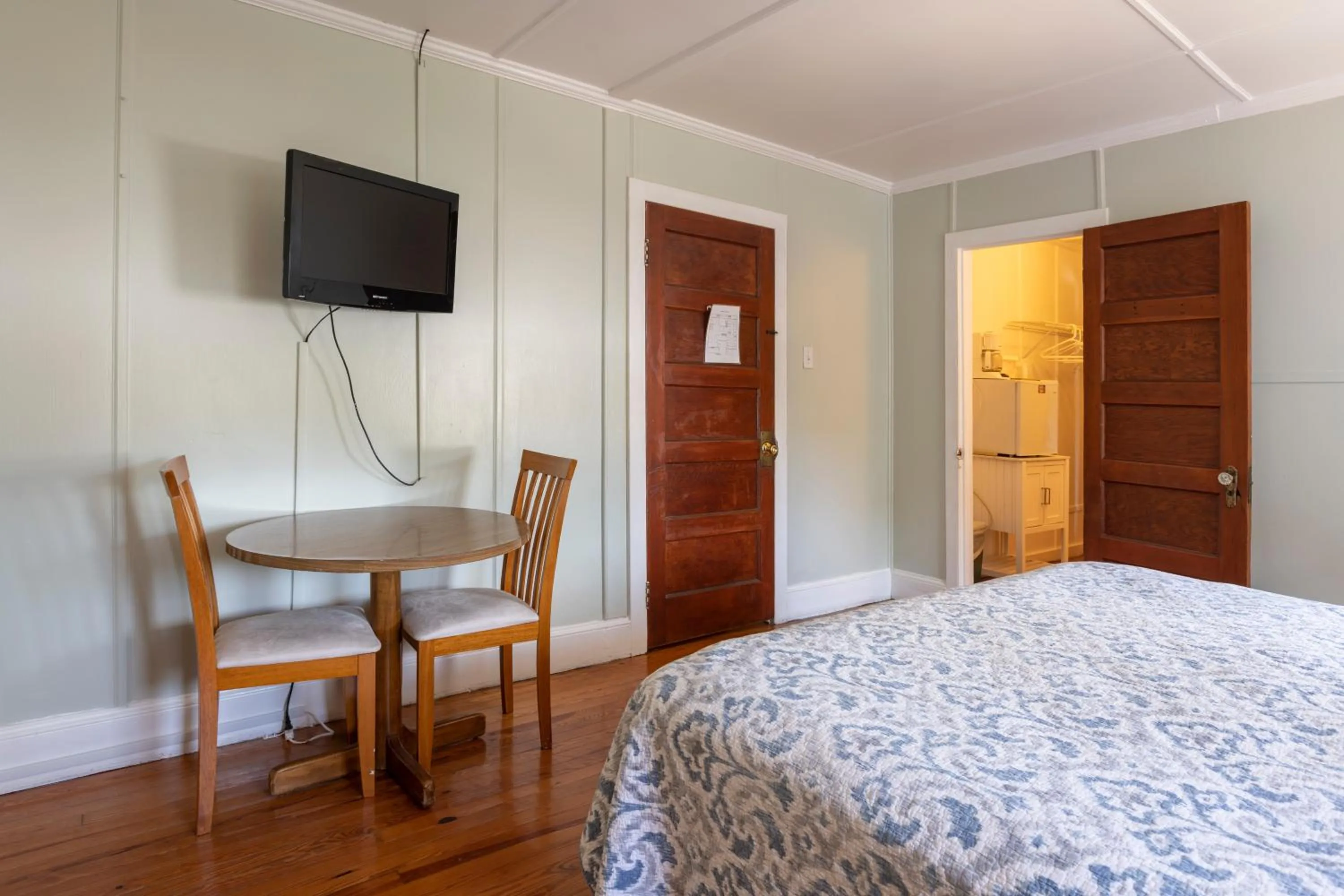 Bed in Blackbeard's Lodge