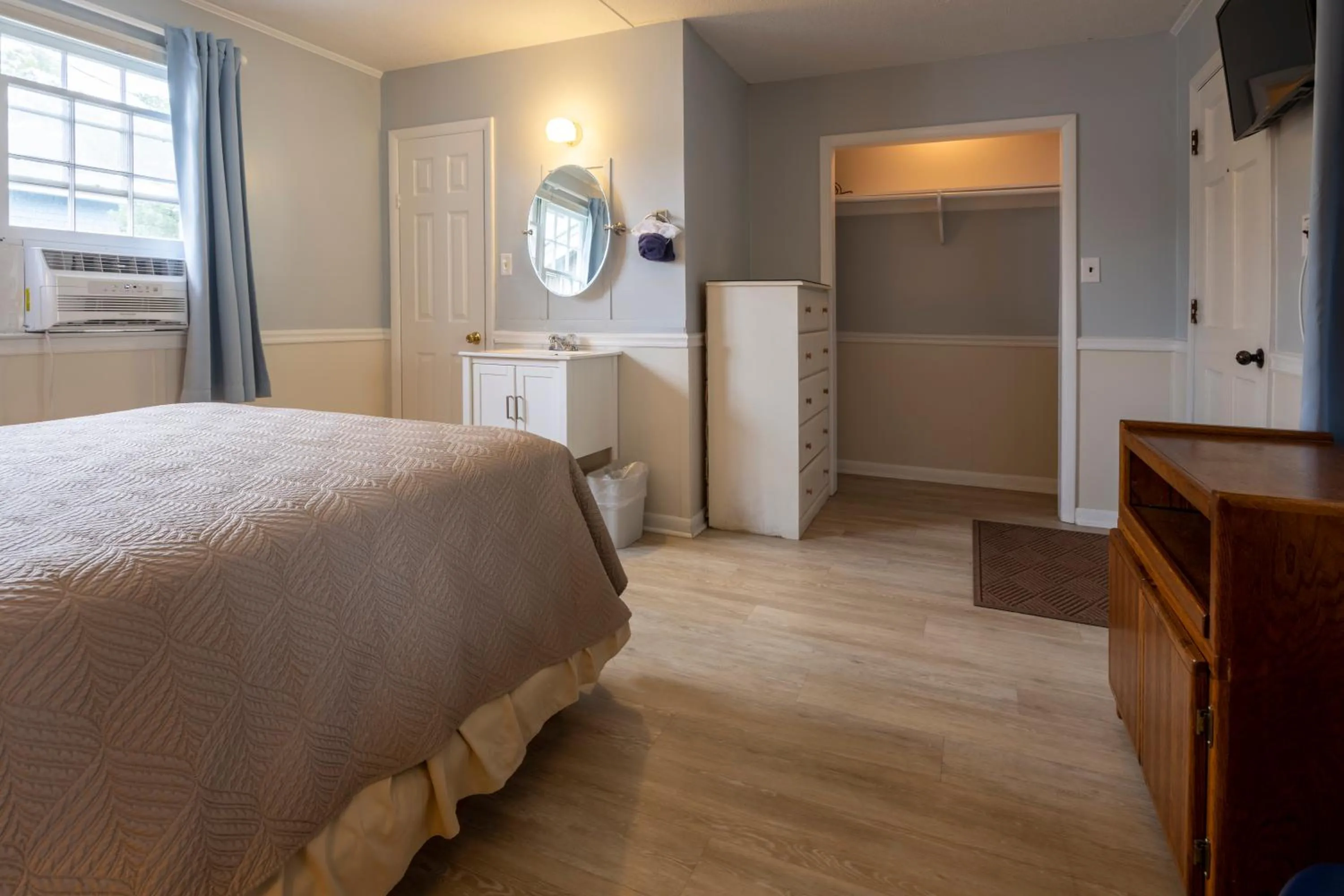 Bed in Blackbeard's Lodge