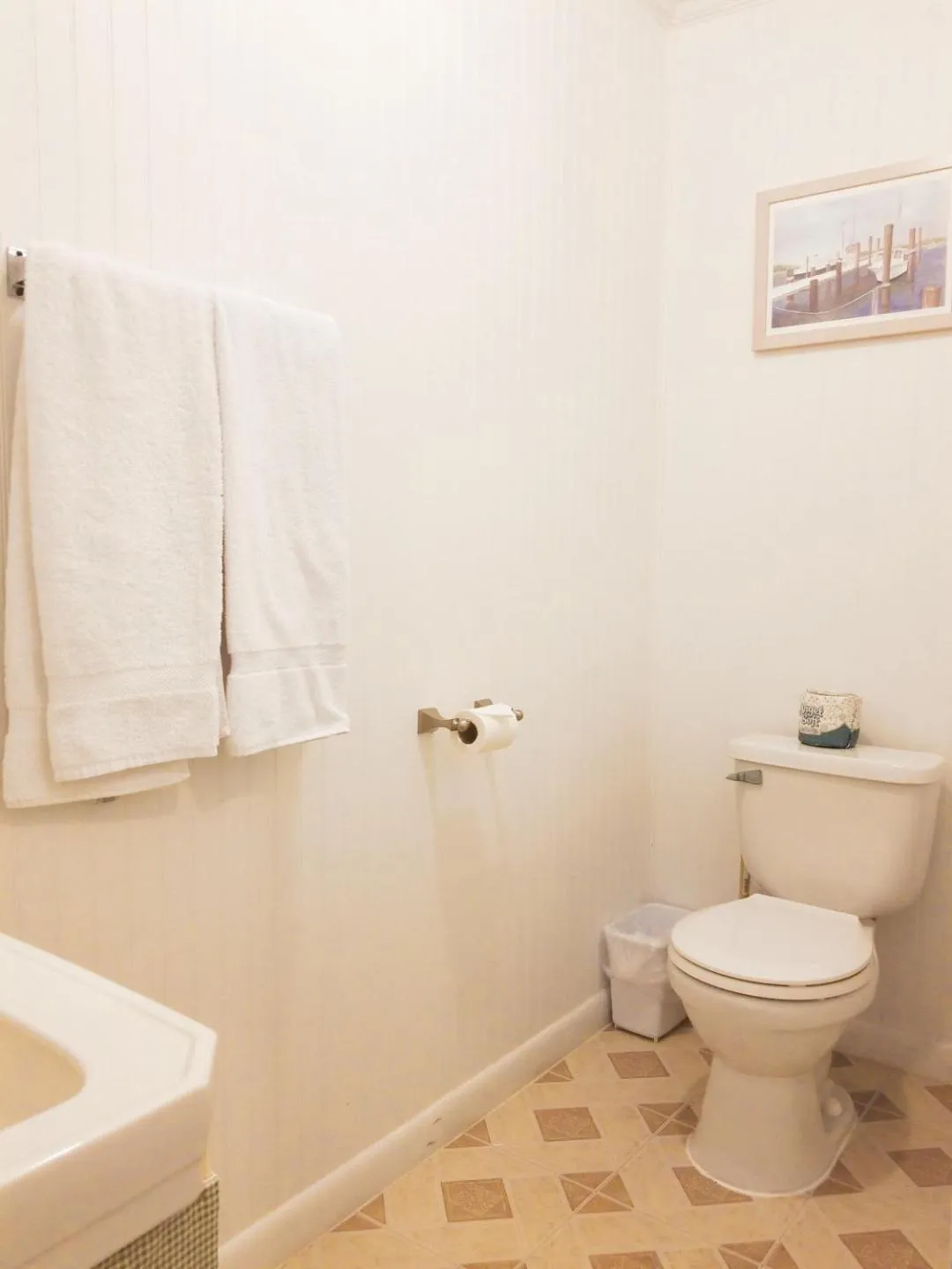 Bathroom in Blackbeard's Lodge