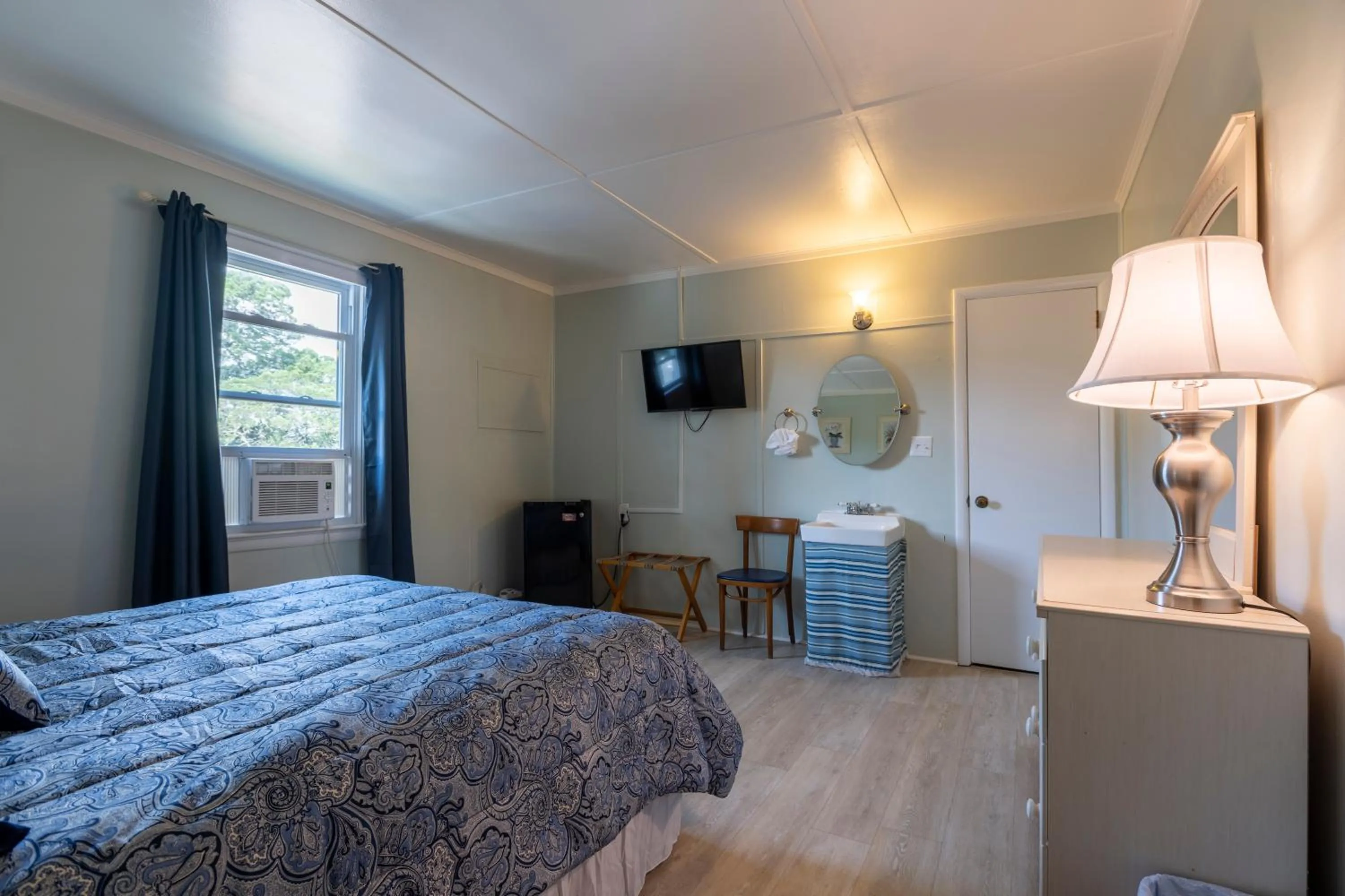 Bed in Blackbeard's Lodge