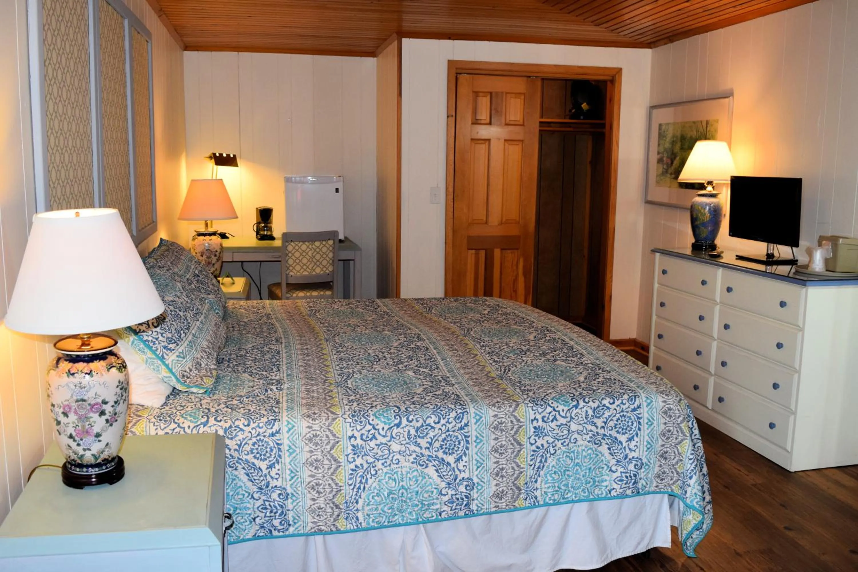 Bed in Blackbeard's Lodge