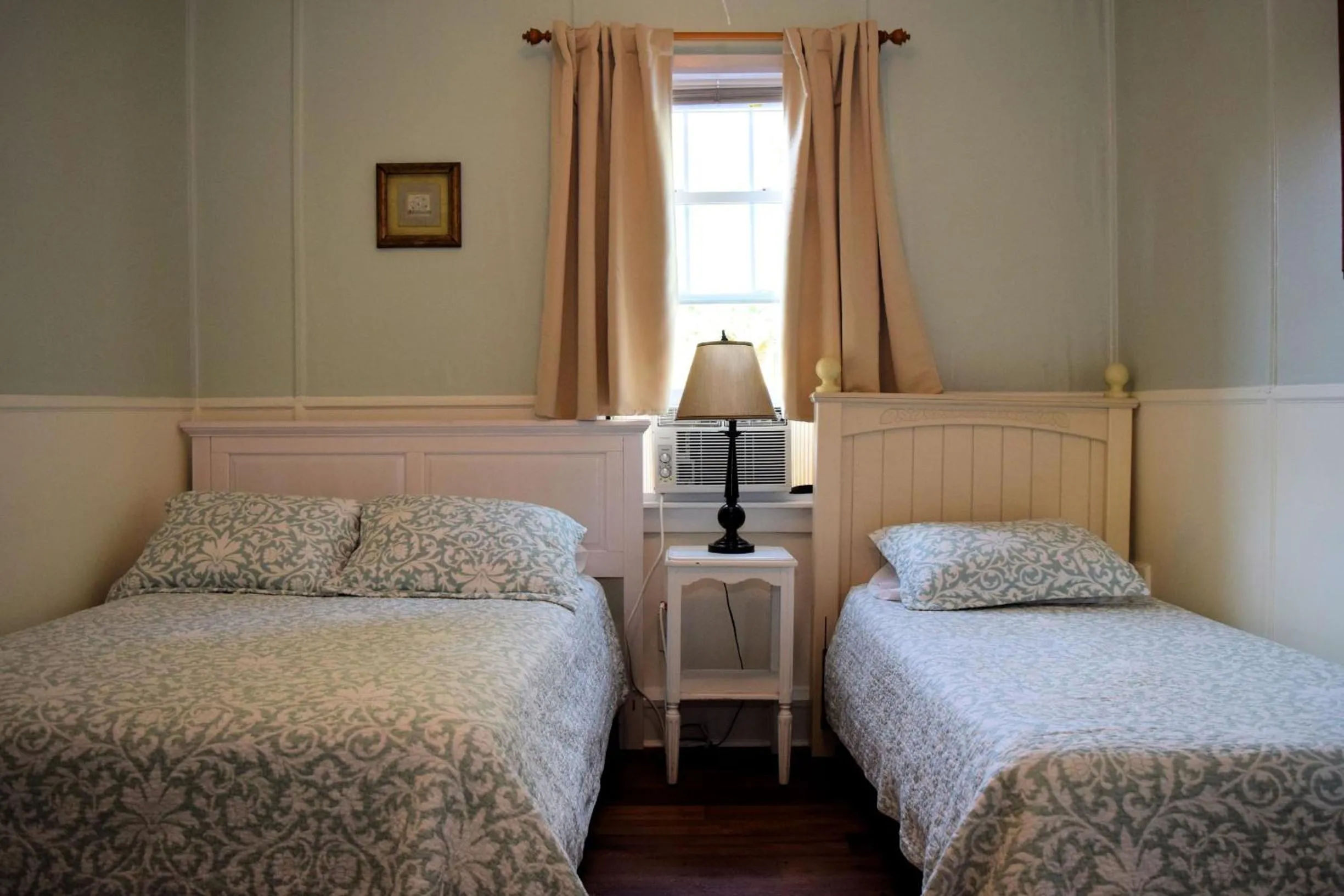 Bedroom, Bed in Blackbeard's Lodge