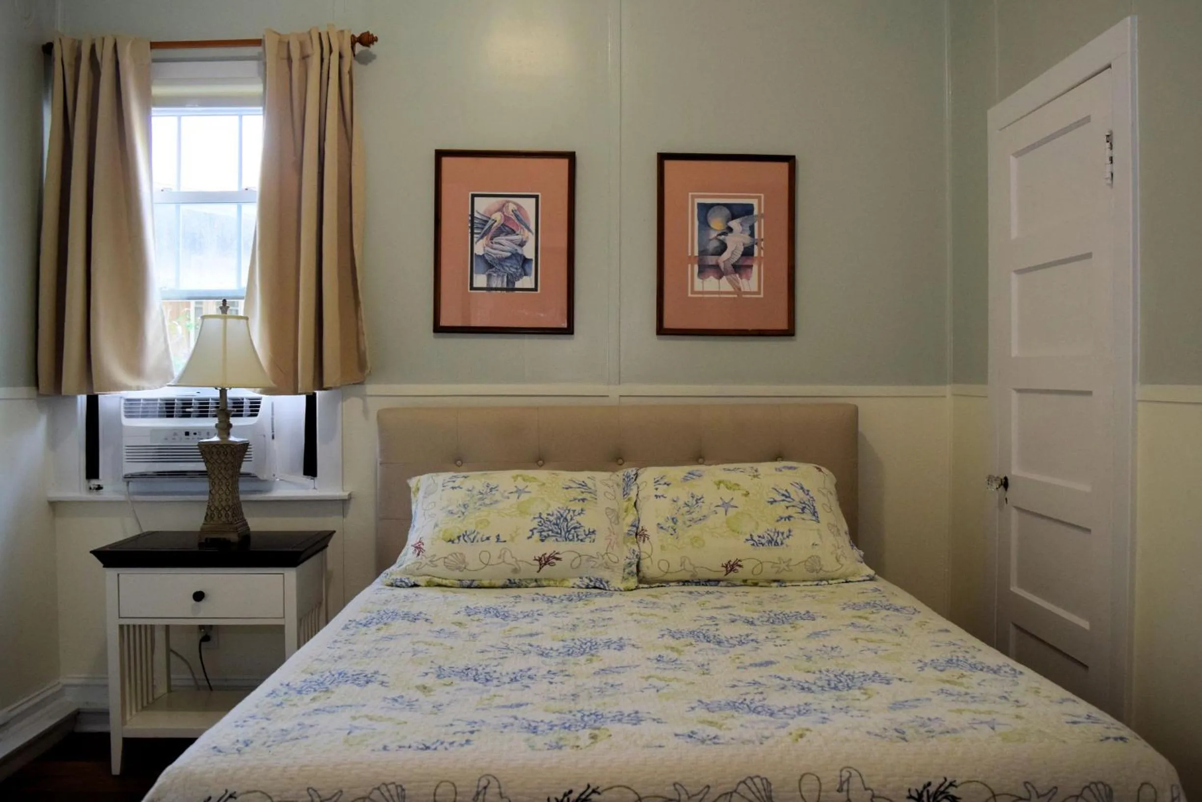 Bed in Blackbeard's Lodge