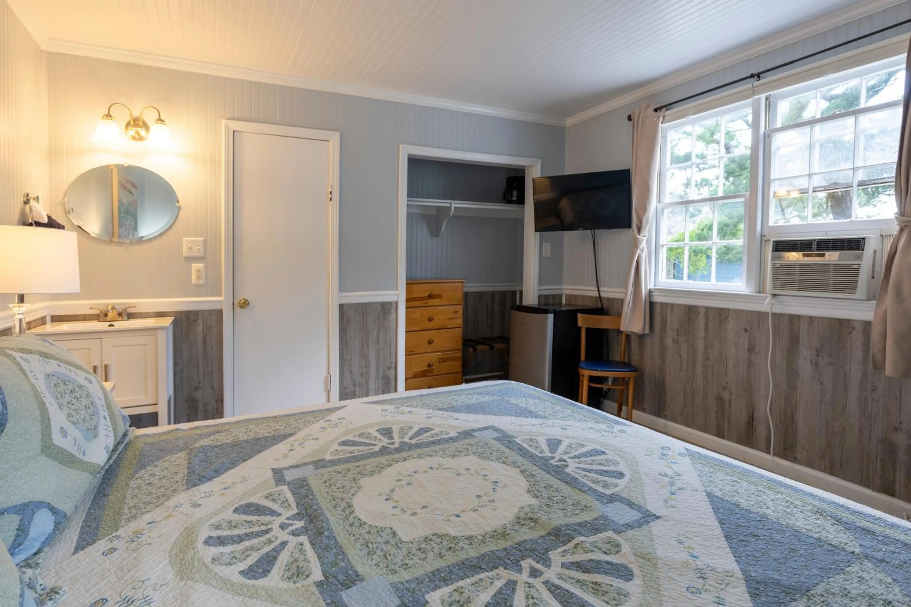 Bed in Blackbeard's Lodge