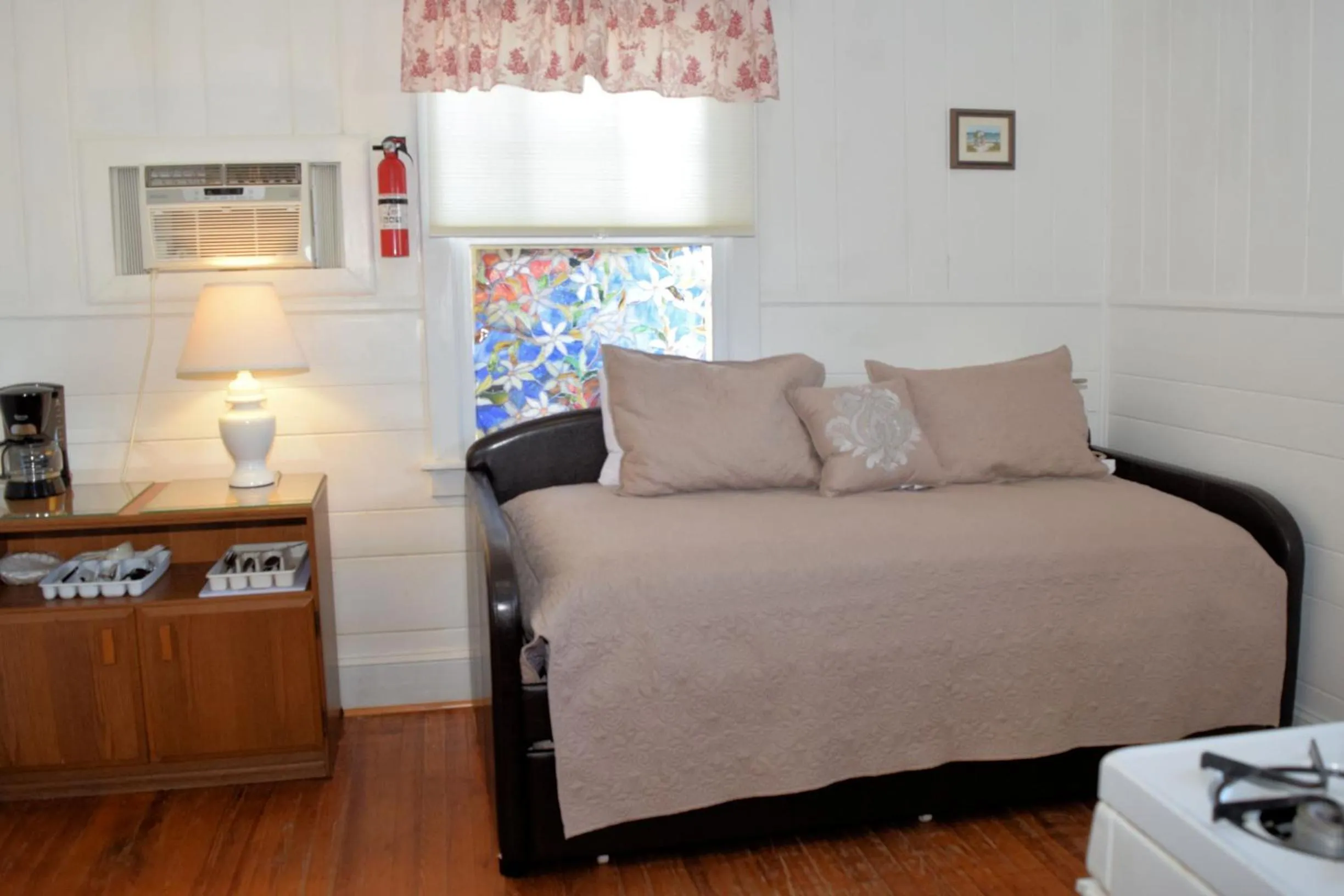 Bed in Blackbeard's Lodge