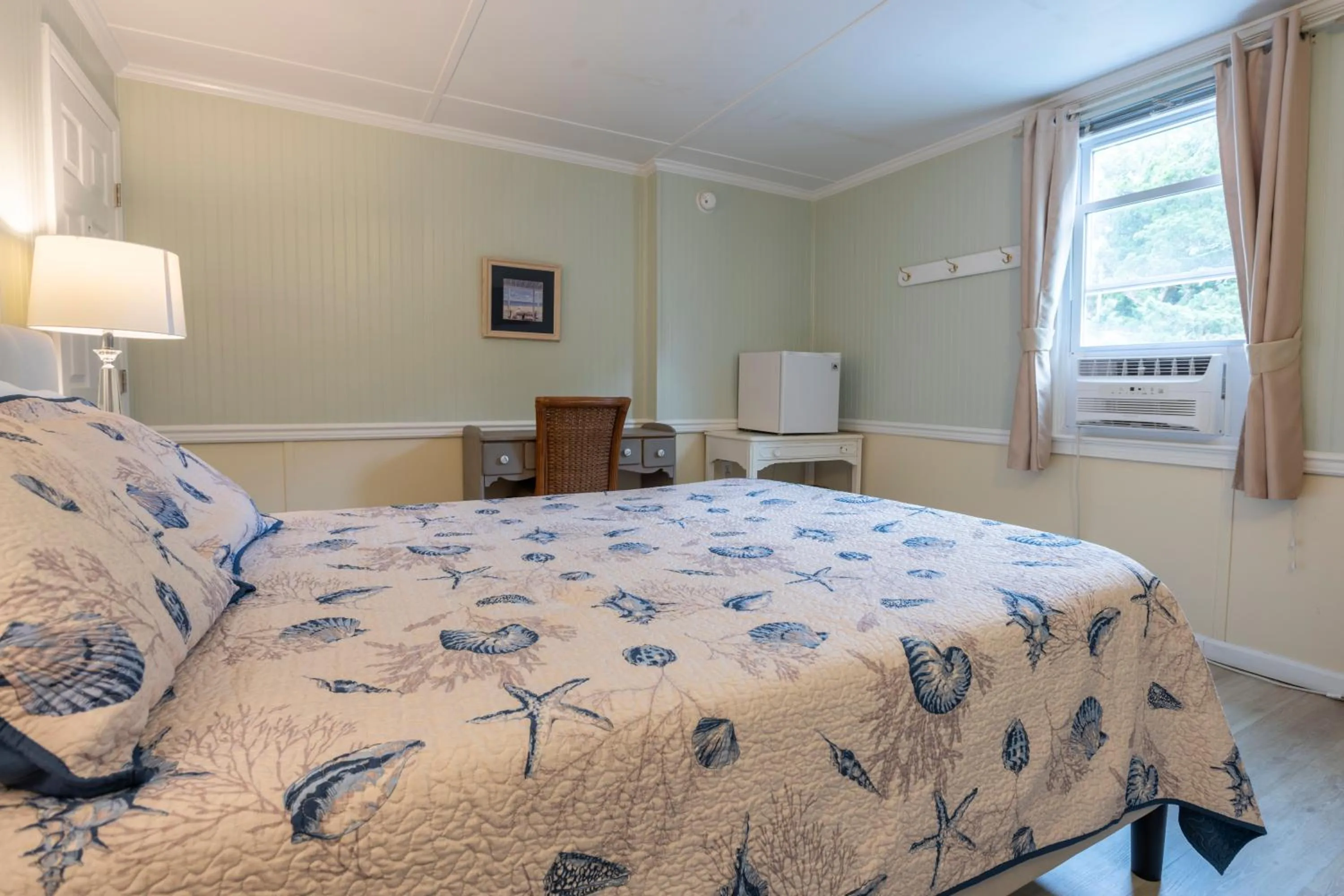 Bed in Blackbeard's Lodge